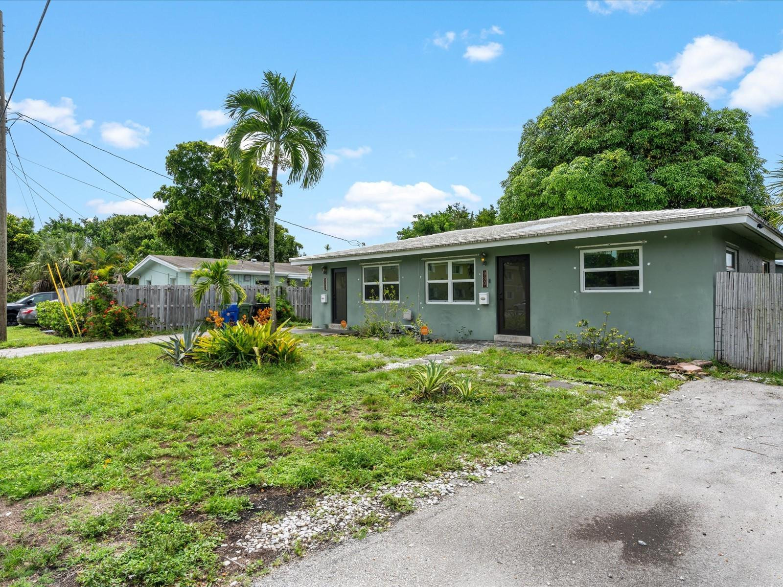 930 NE 14th Pl 930