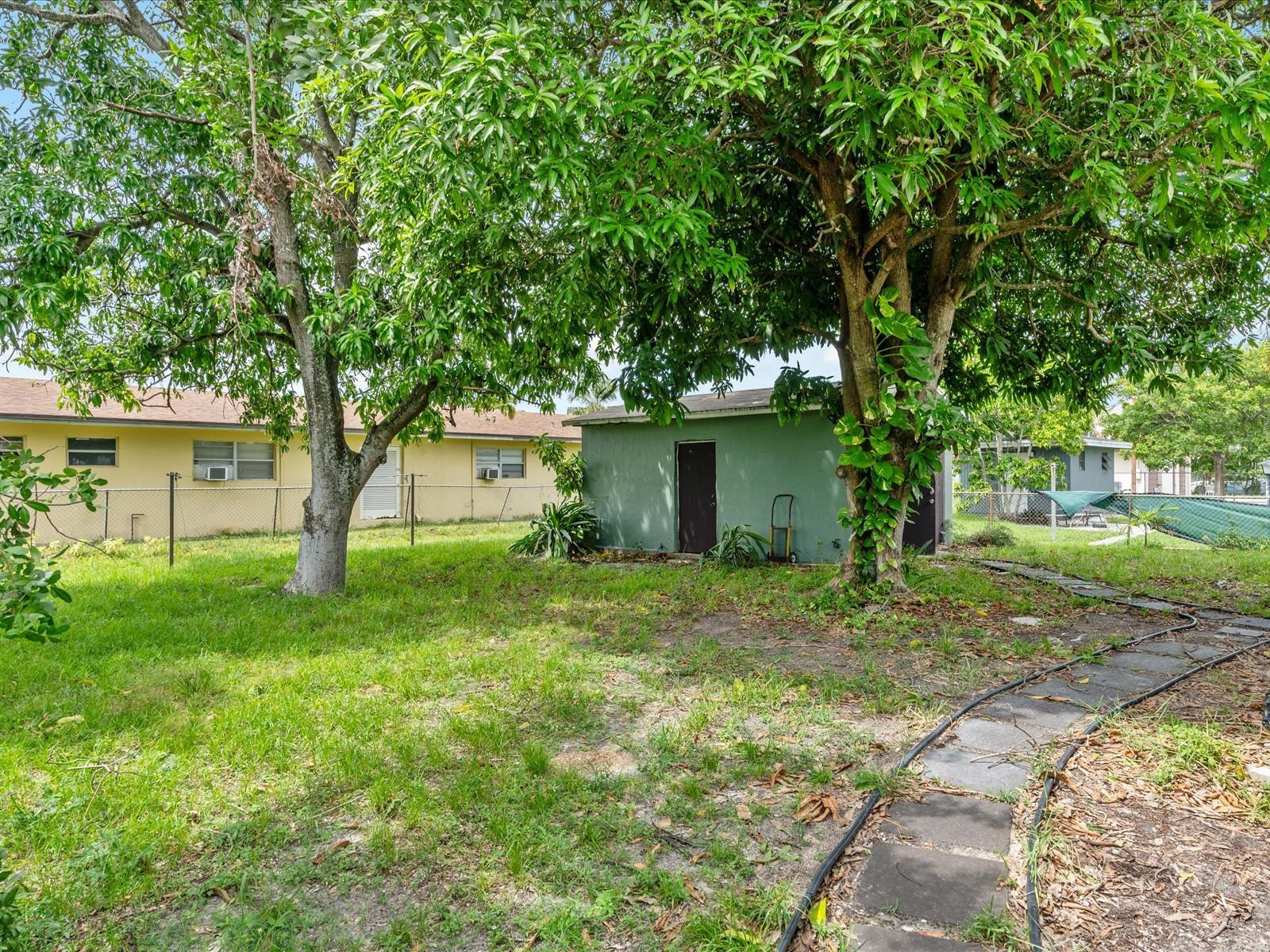 930 NE 14th Pl 930