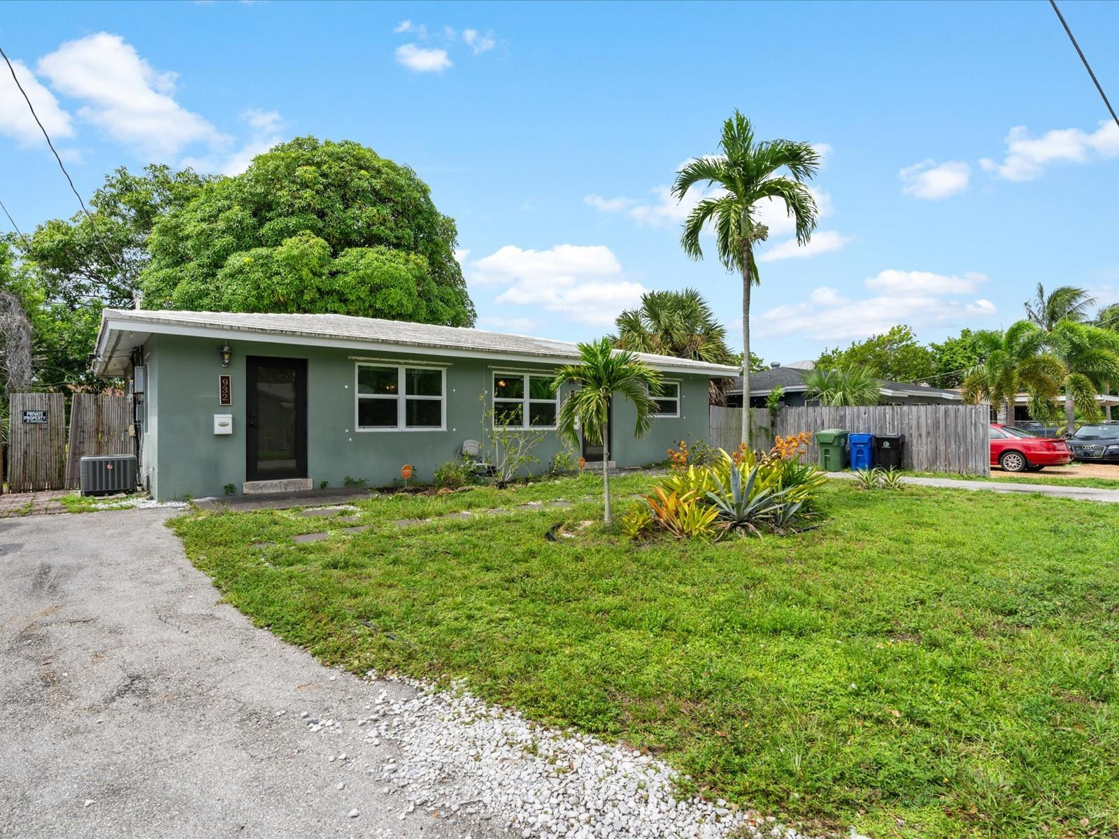 930 NE 14th Pl 930