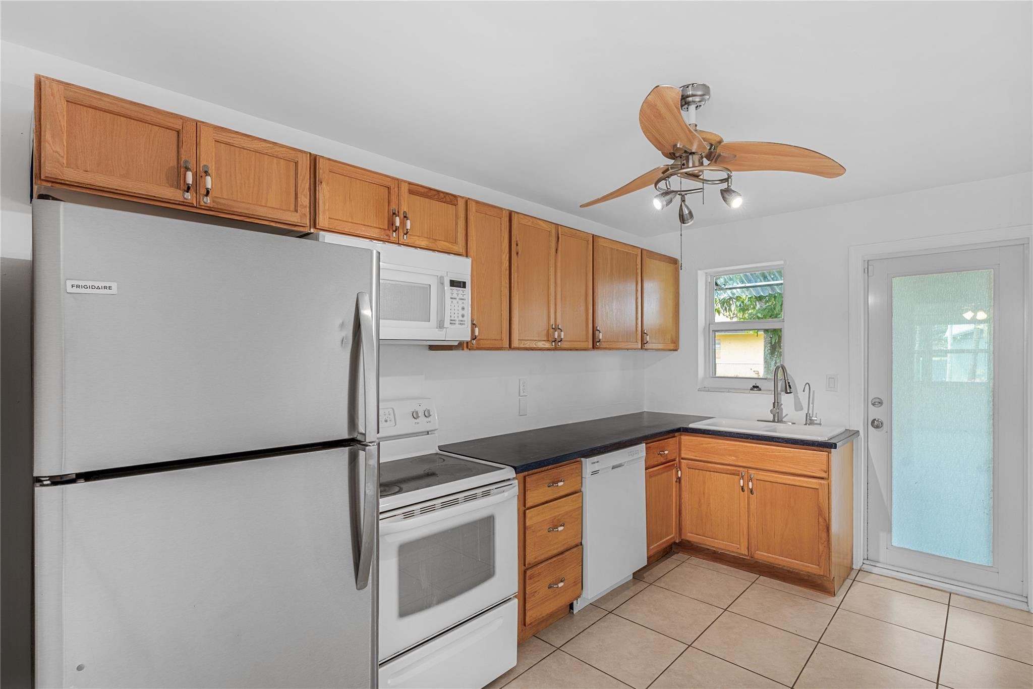 930 NE 14th Pl 930