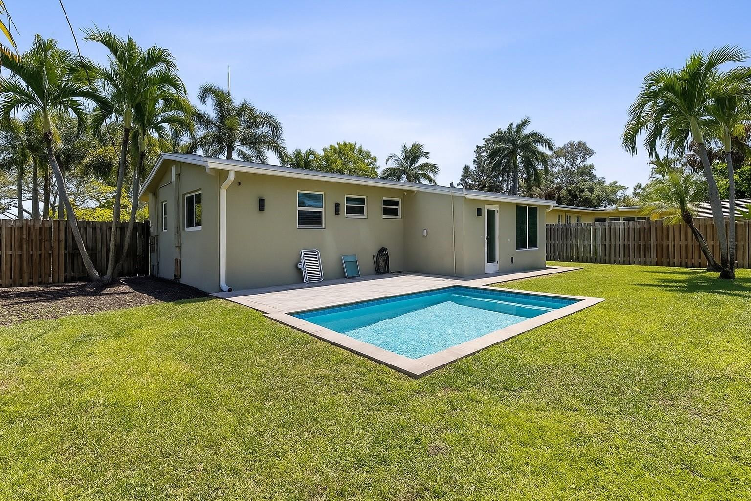 409 NE 27th Dr