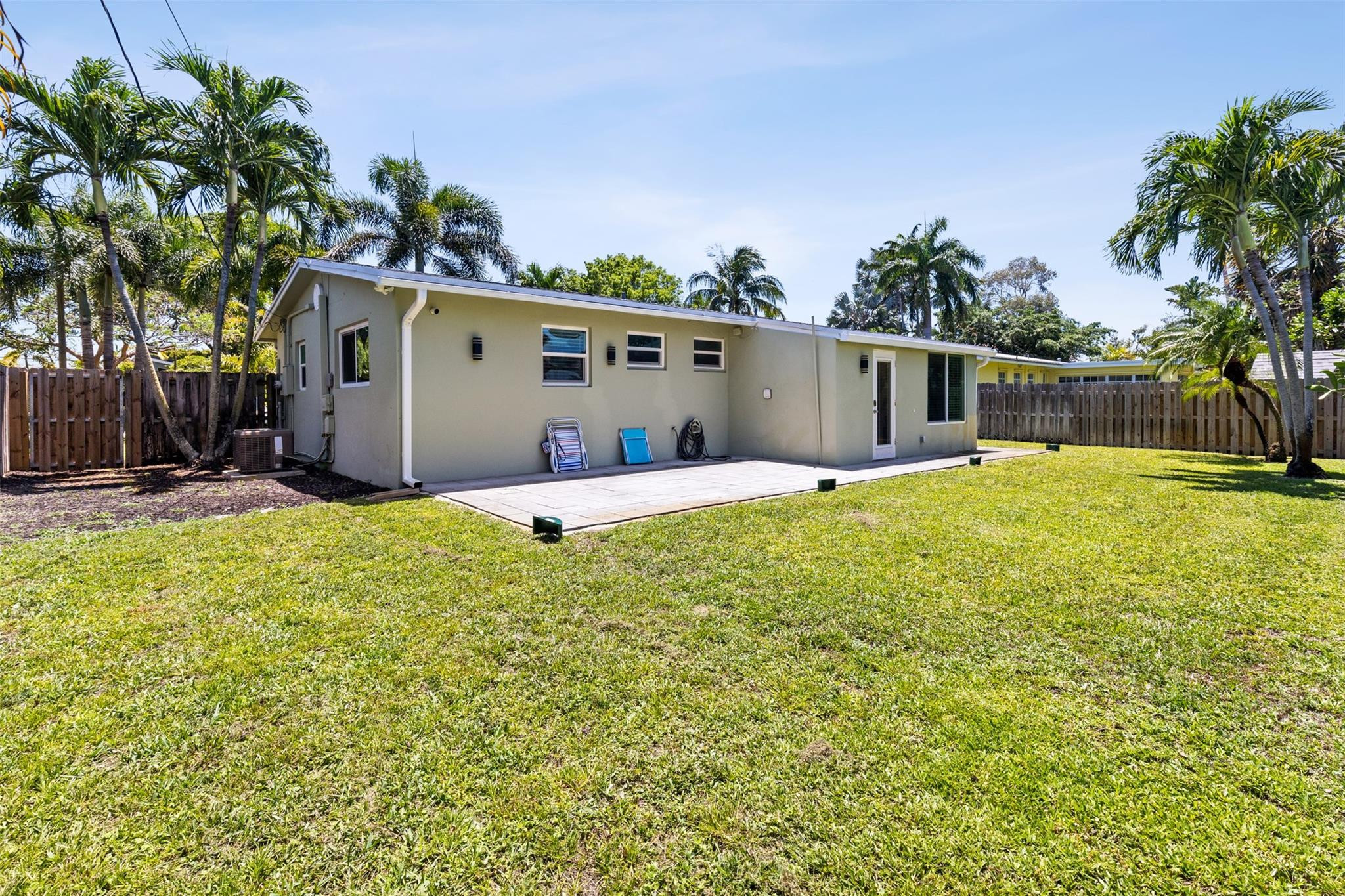 409 NE 27th Dr