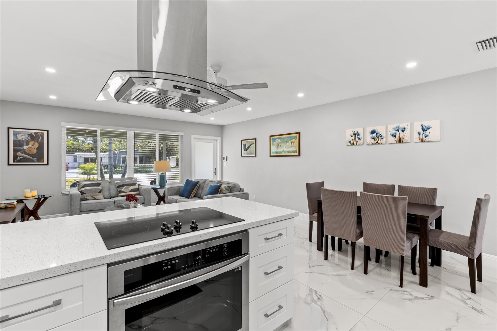 409 NE 27th Dr