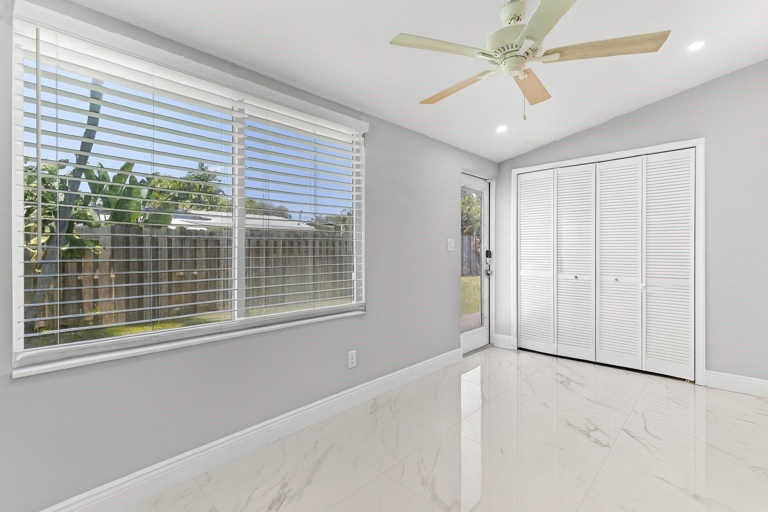 409 NE 27th Dr