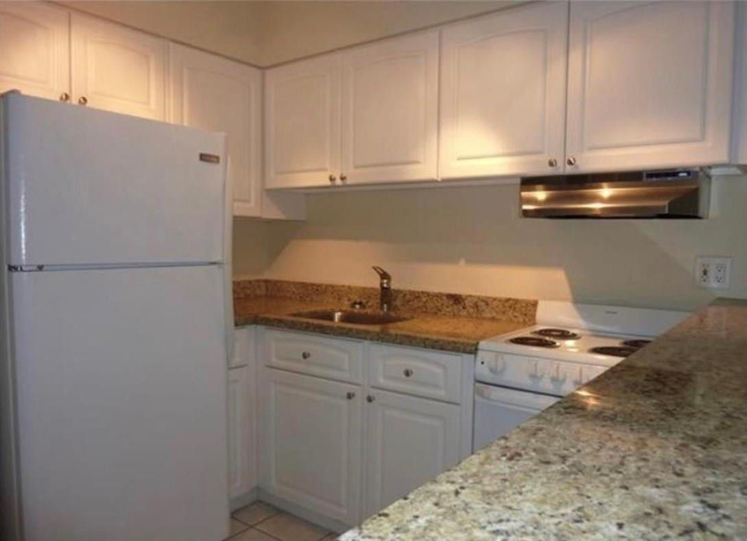 2124 NE 5th Ave 205