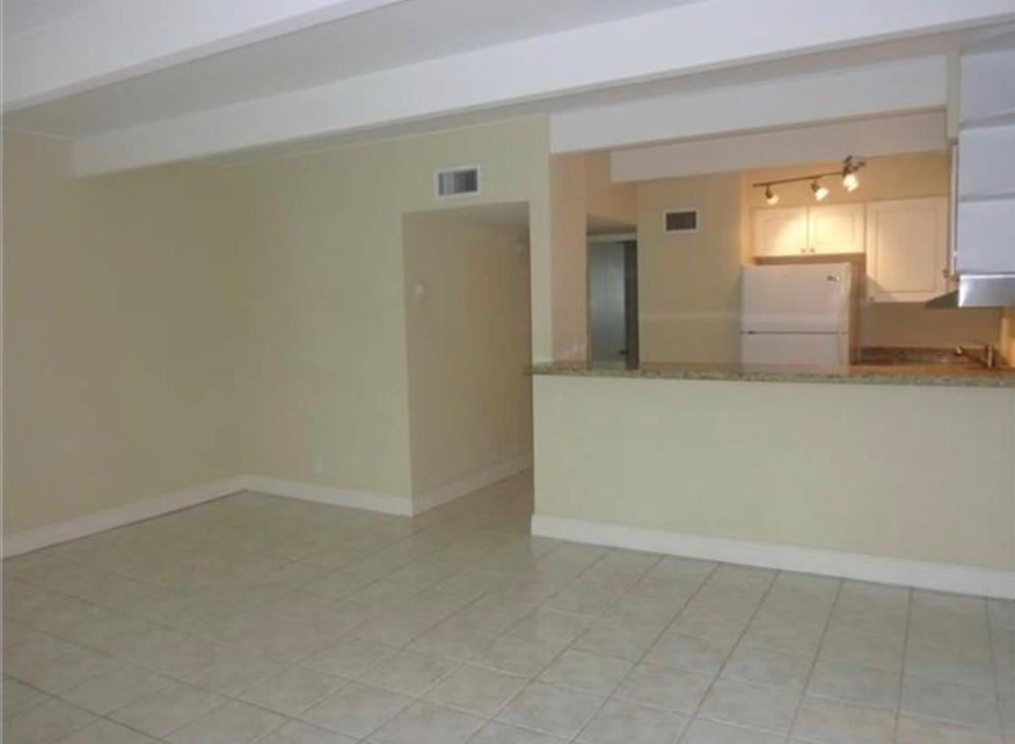 2124 NE 5th Ave 205