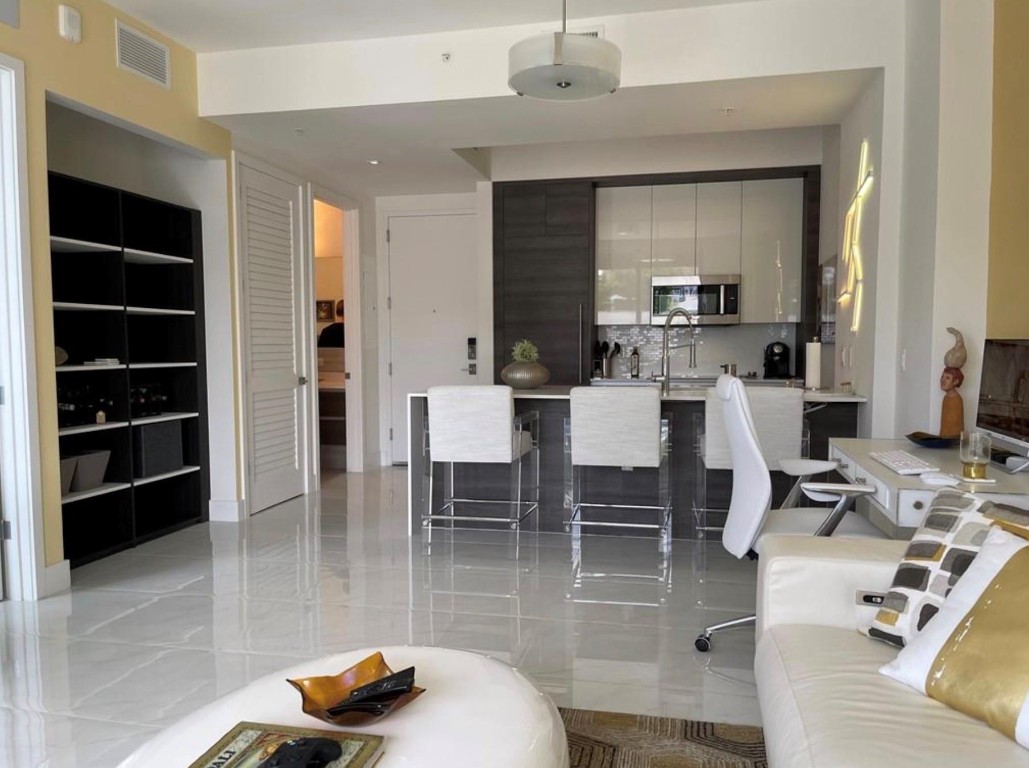 301 Altara Ave UPH1007