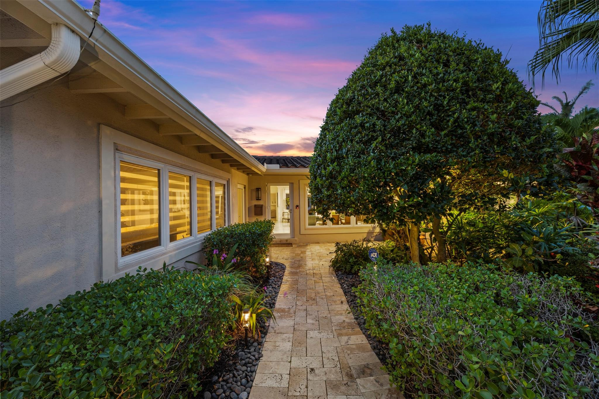 1719 Poinsettia Dr