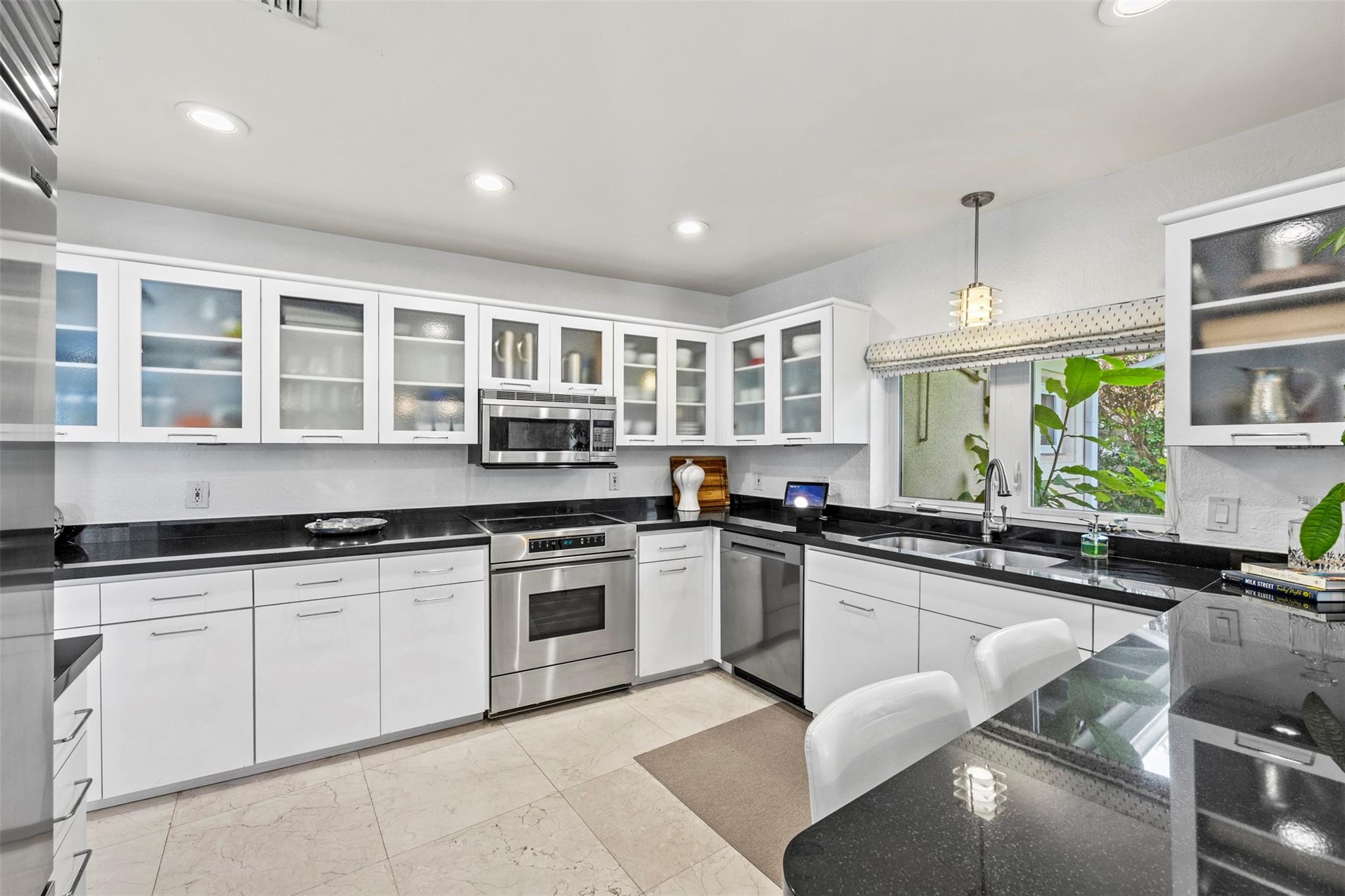 1719 Poinsettia Dr
