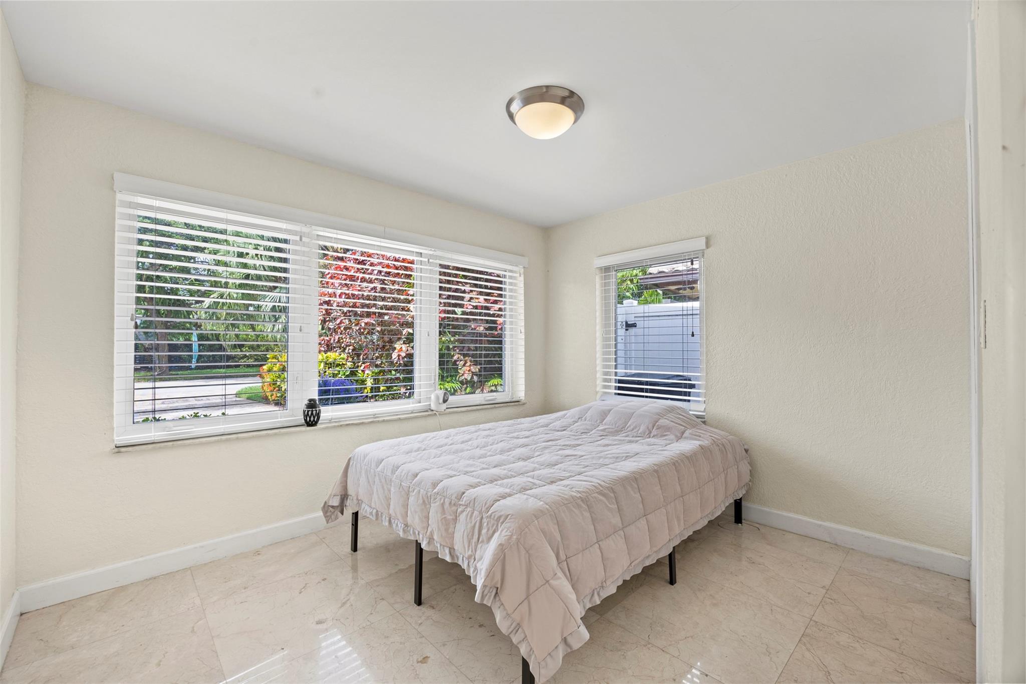 1719 Poinsettia Dr