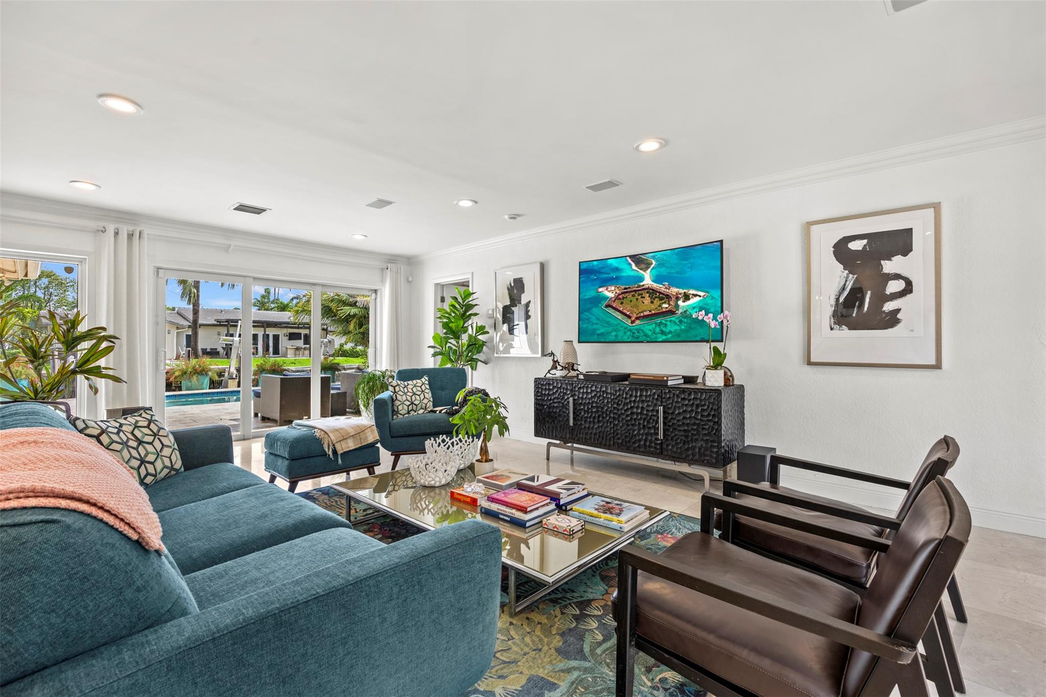 1719 Poinsettia Dr