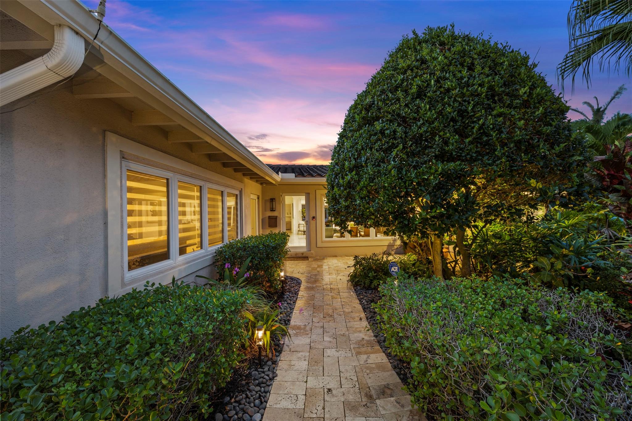 1719 Poinsettia Dr