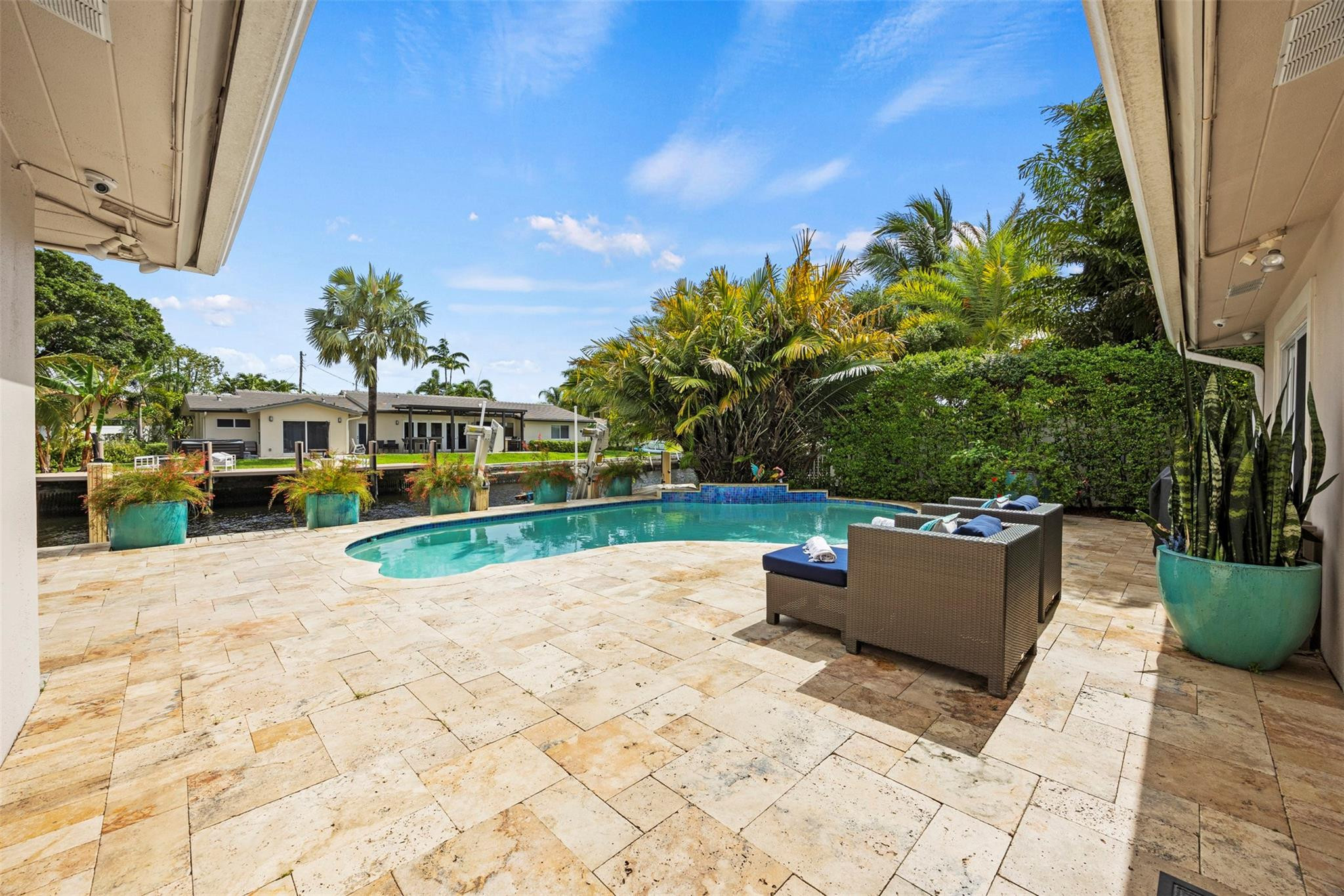 1719 Poinsettia Dr