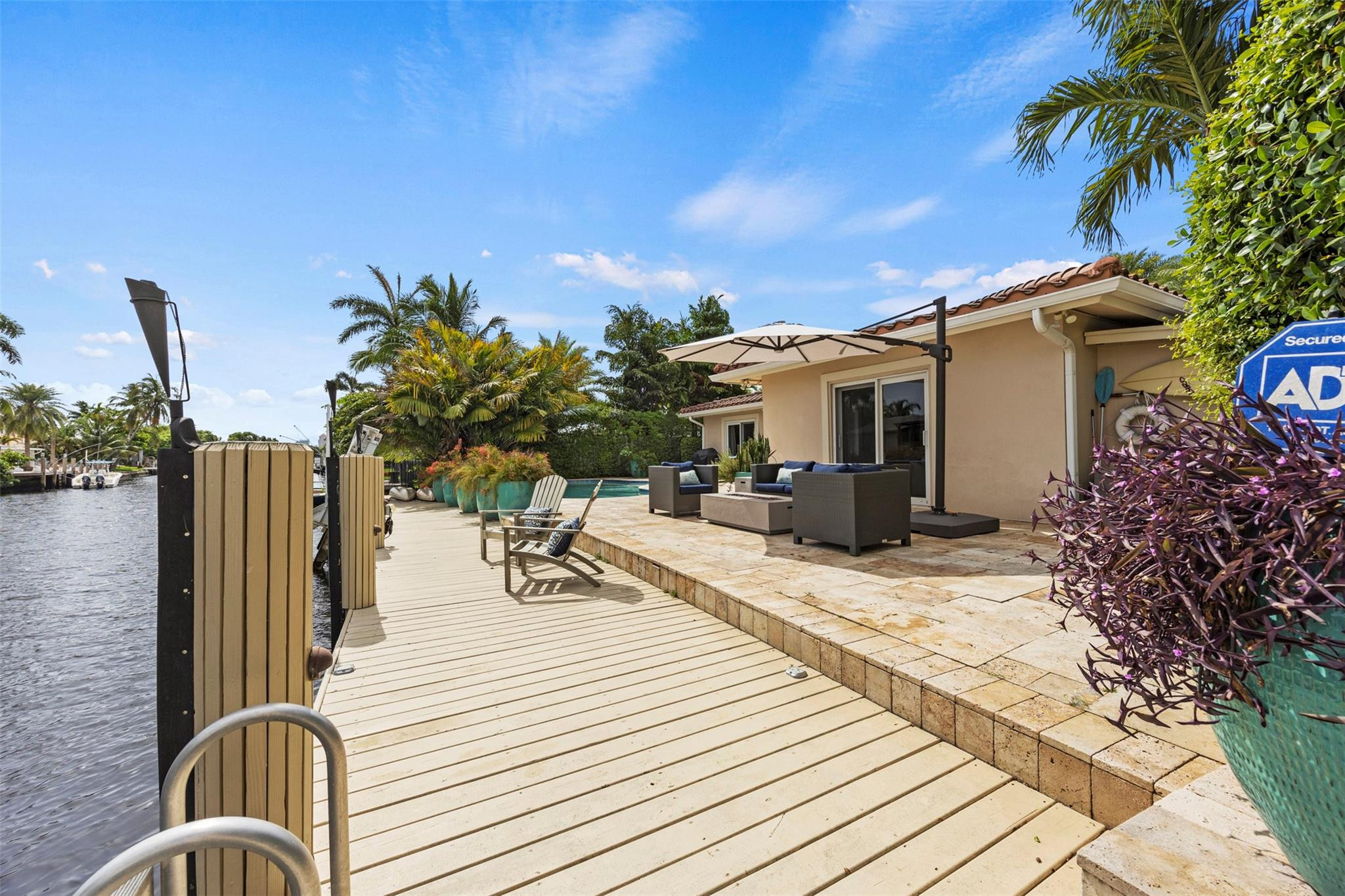 1719 Poinsettia Dr
