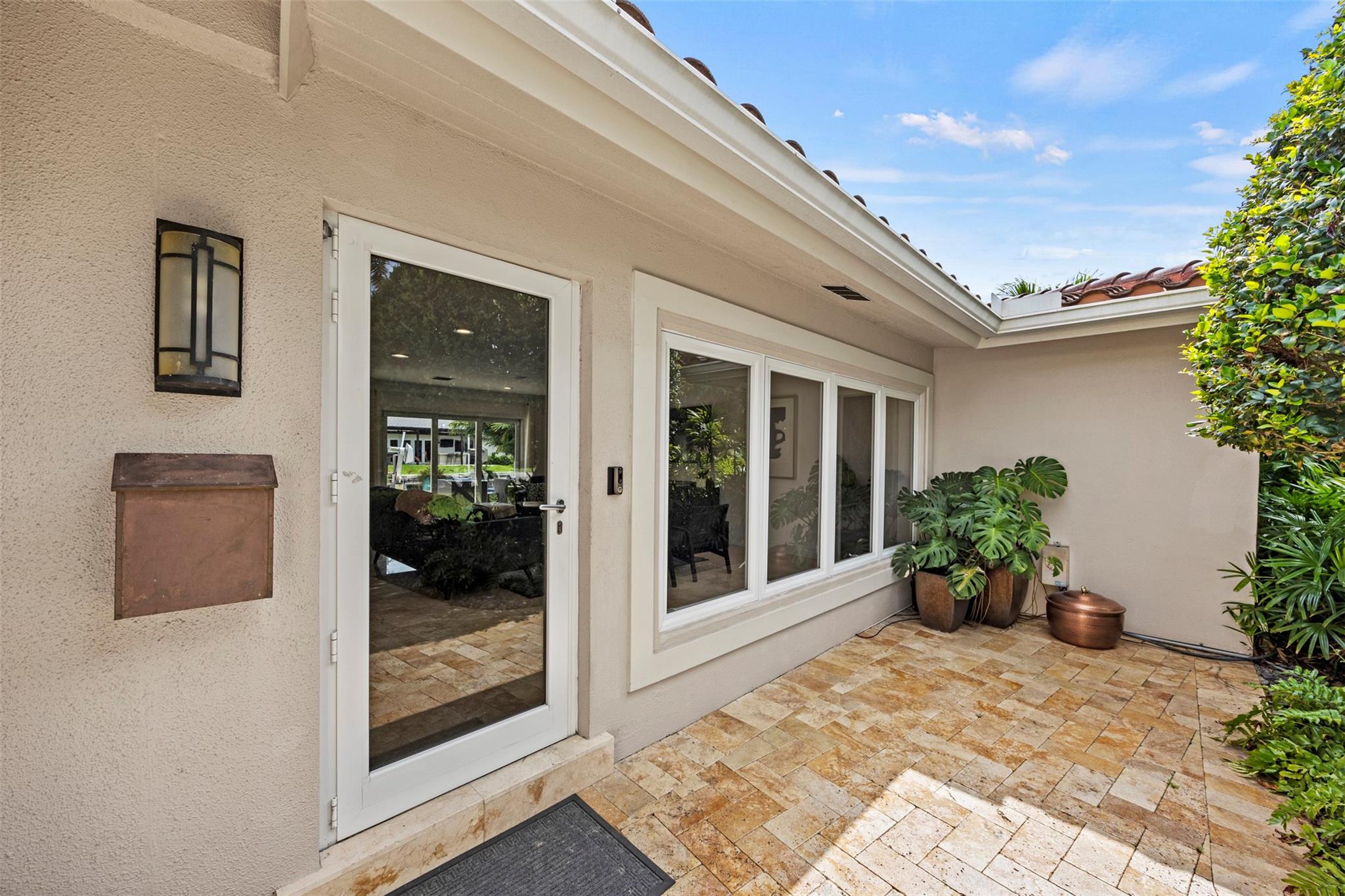 1719 Poinsettia Dr