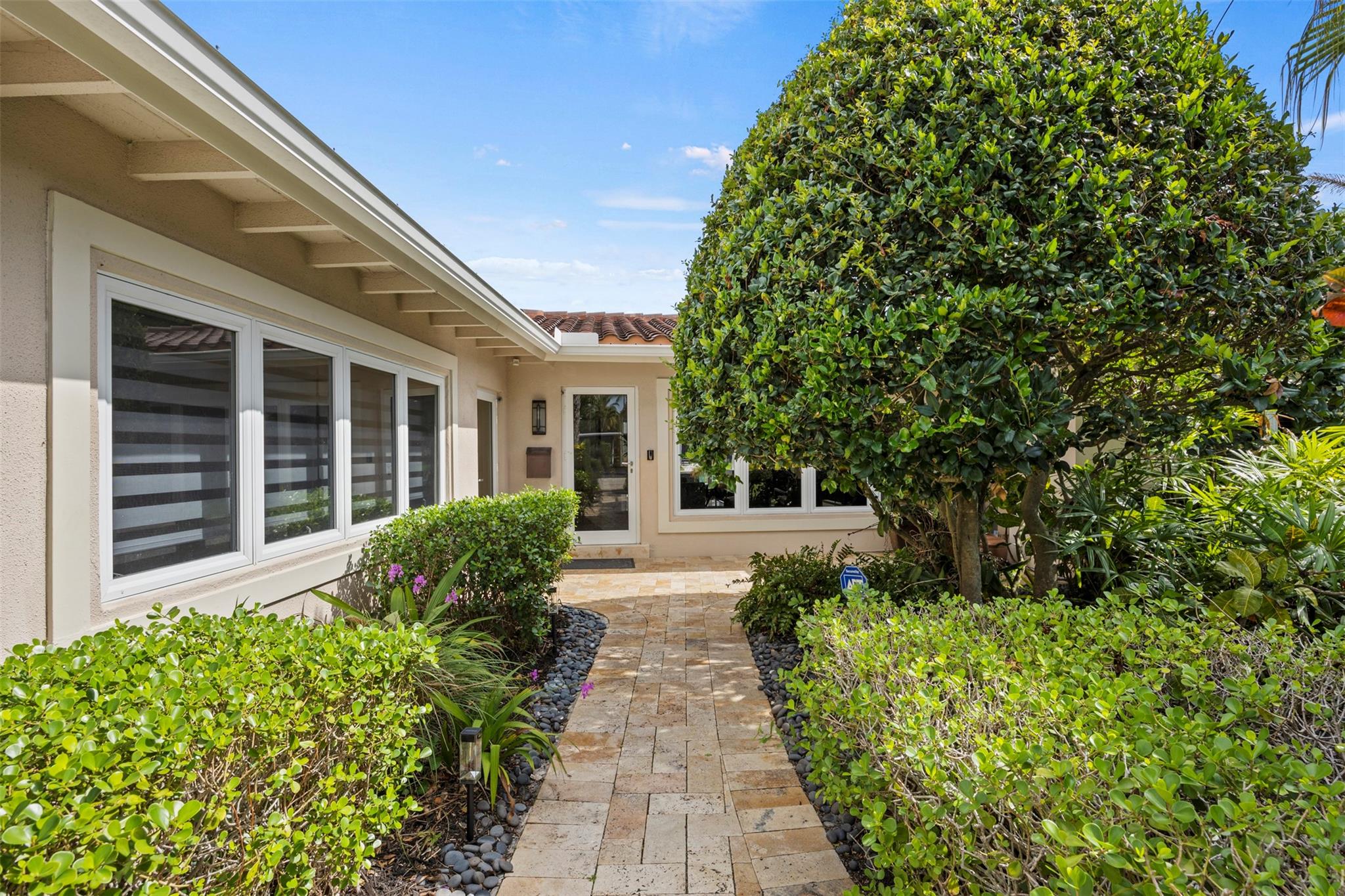 1719 Poinsettia Dr