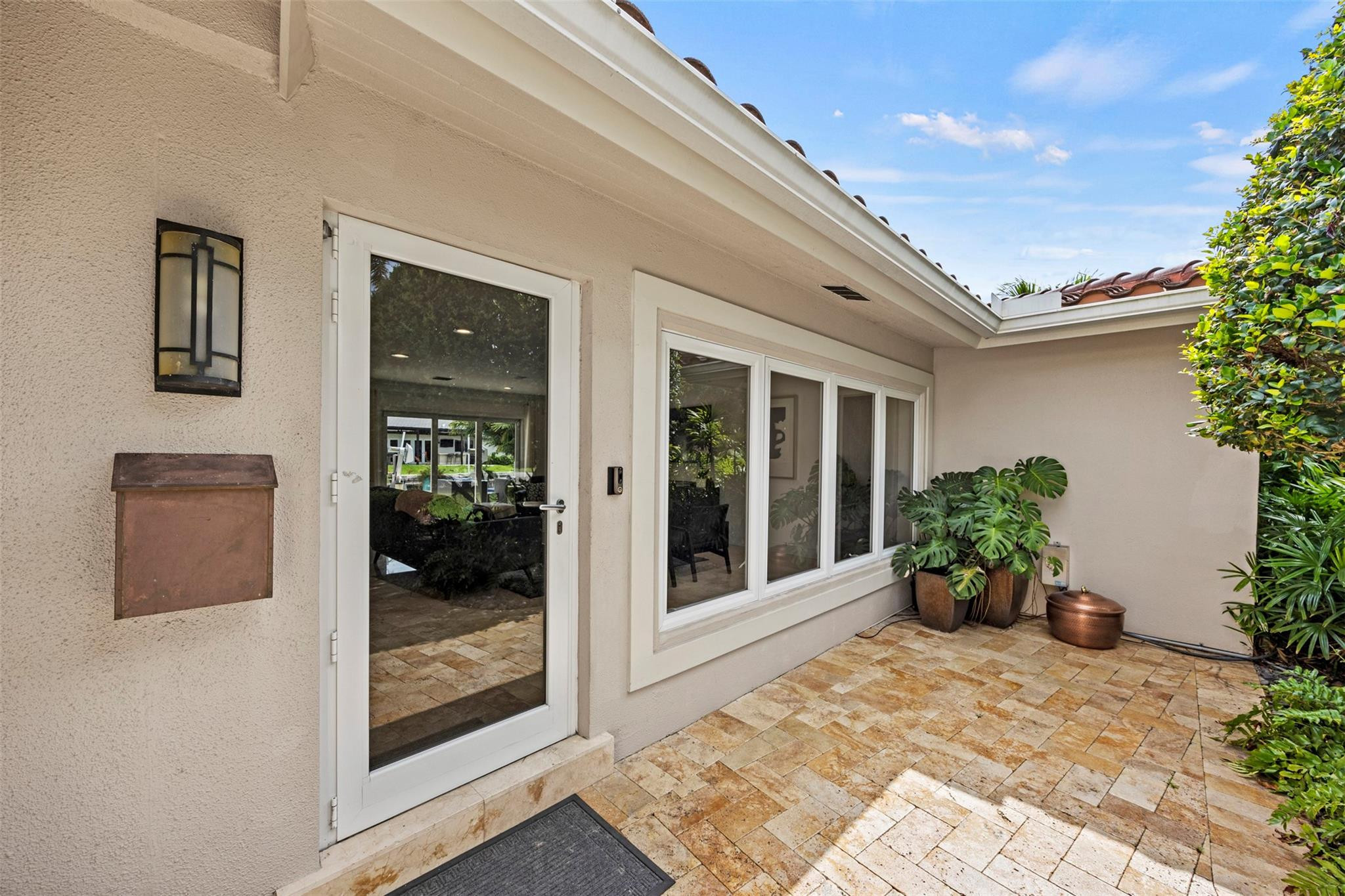 1719 Poinsettia Dr