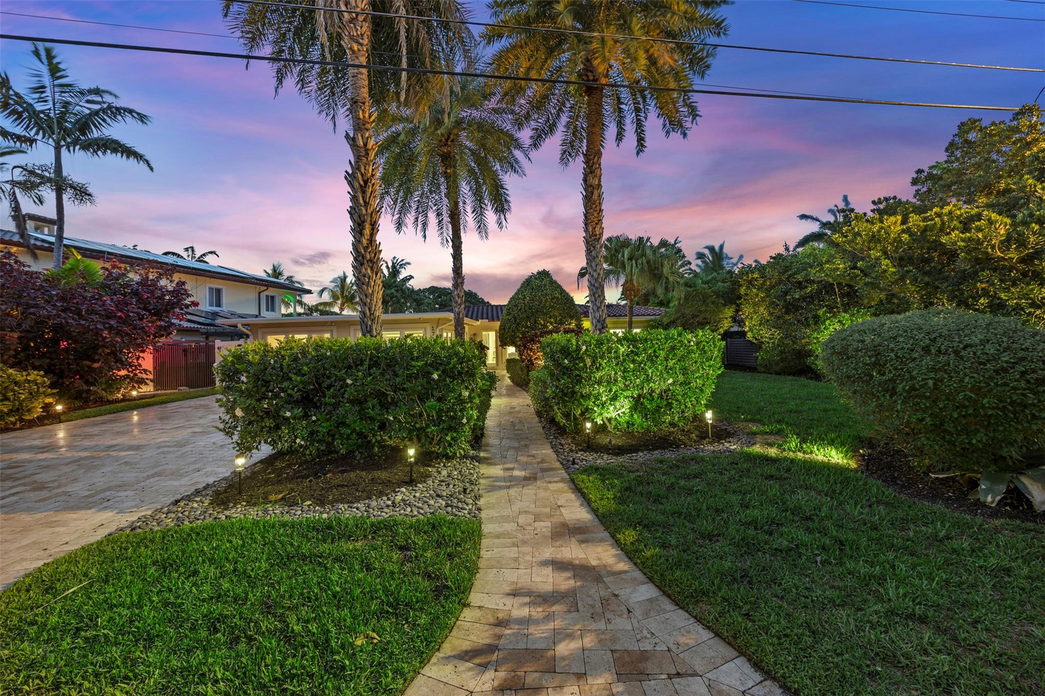 1719 Poinsettia Dr
