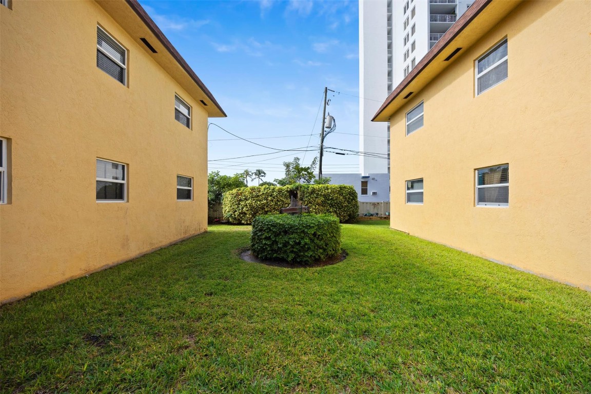 2131 N Ocean Blvd 17