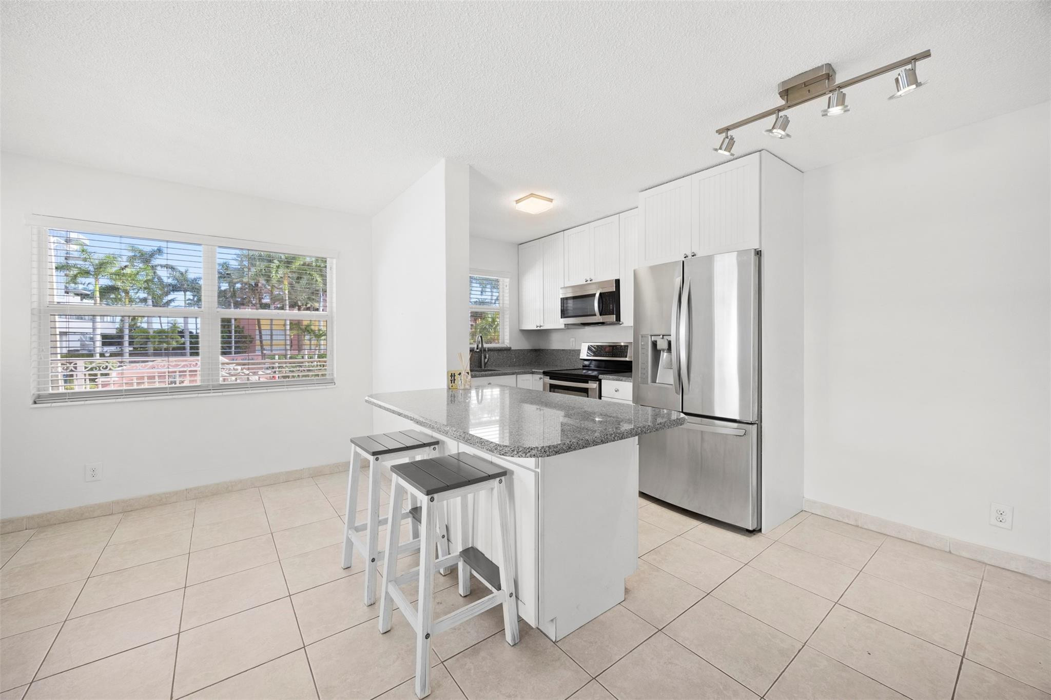 2131 N Ocean Blvd 17