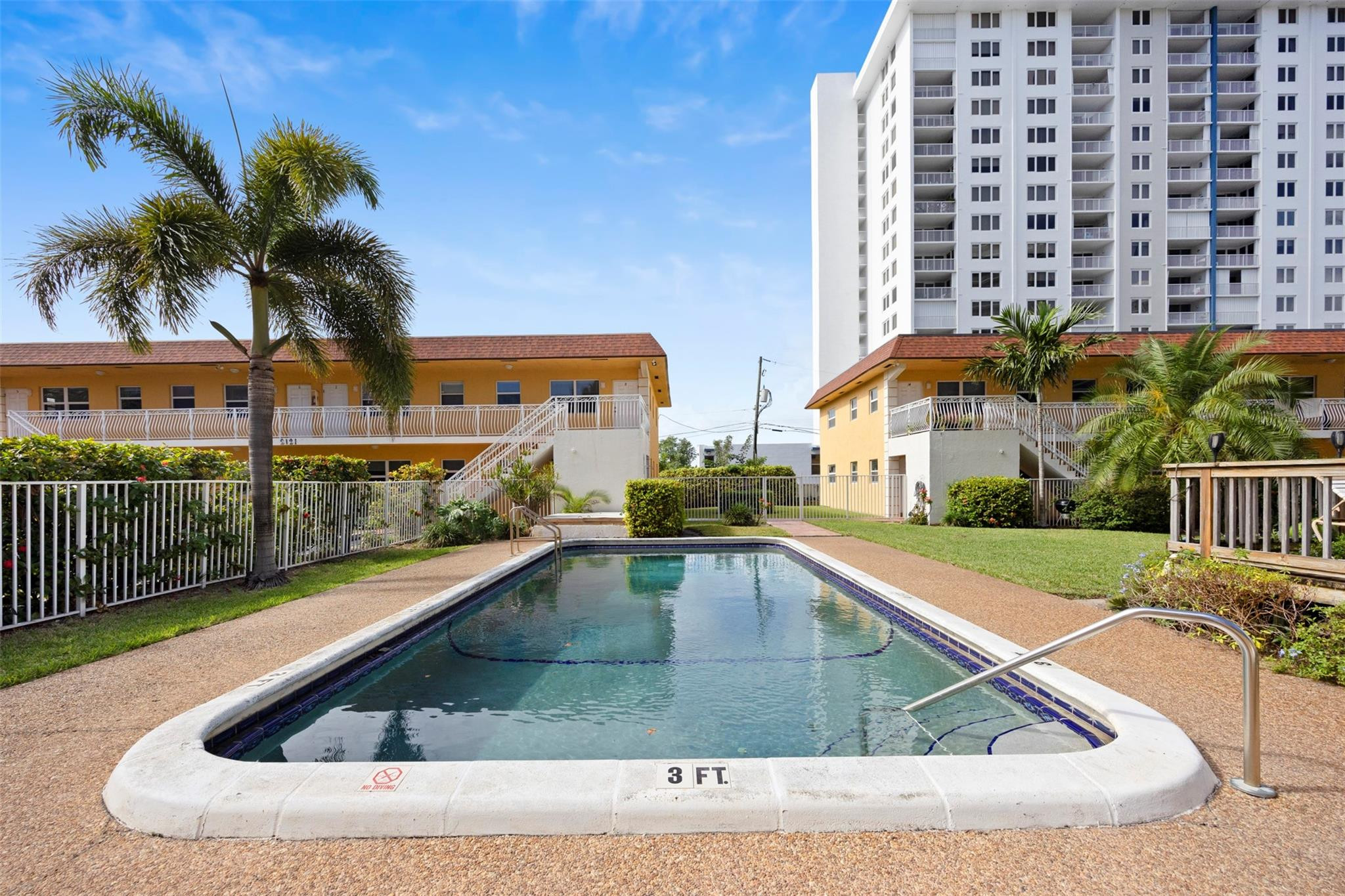 2131 N Ocean Blvd 17