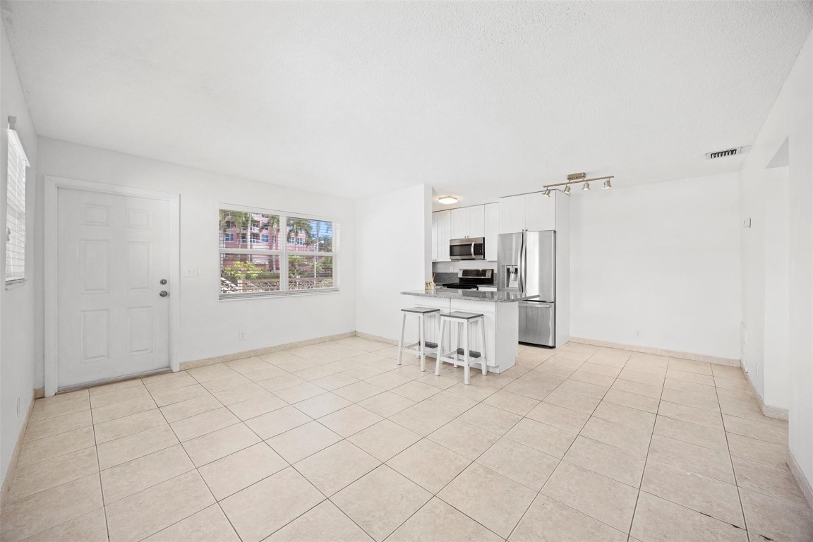 2131 N Ocean Blvd 17