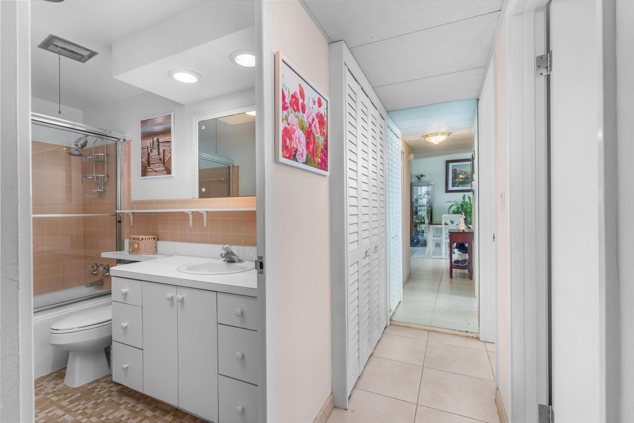 3233 NE 34th St 1207