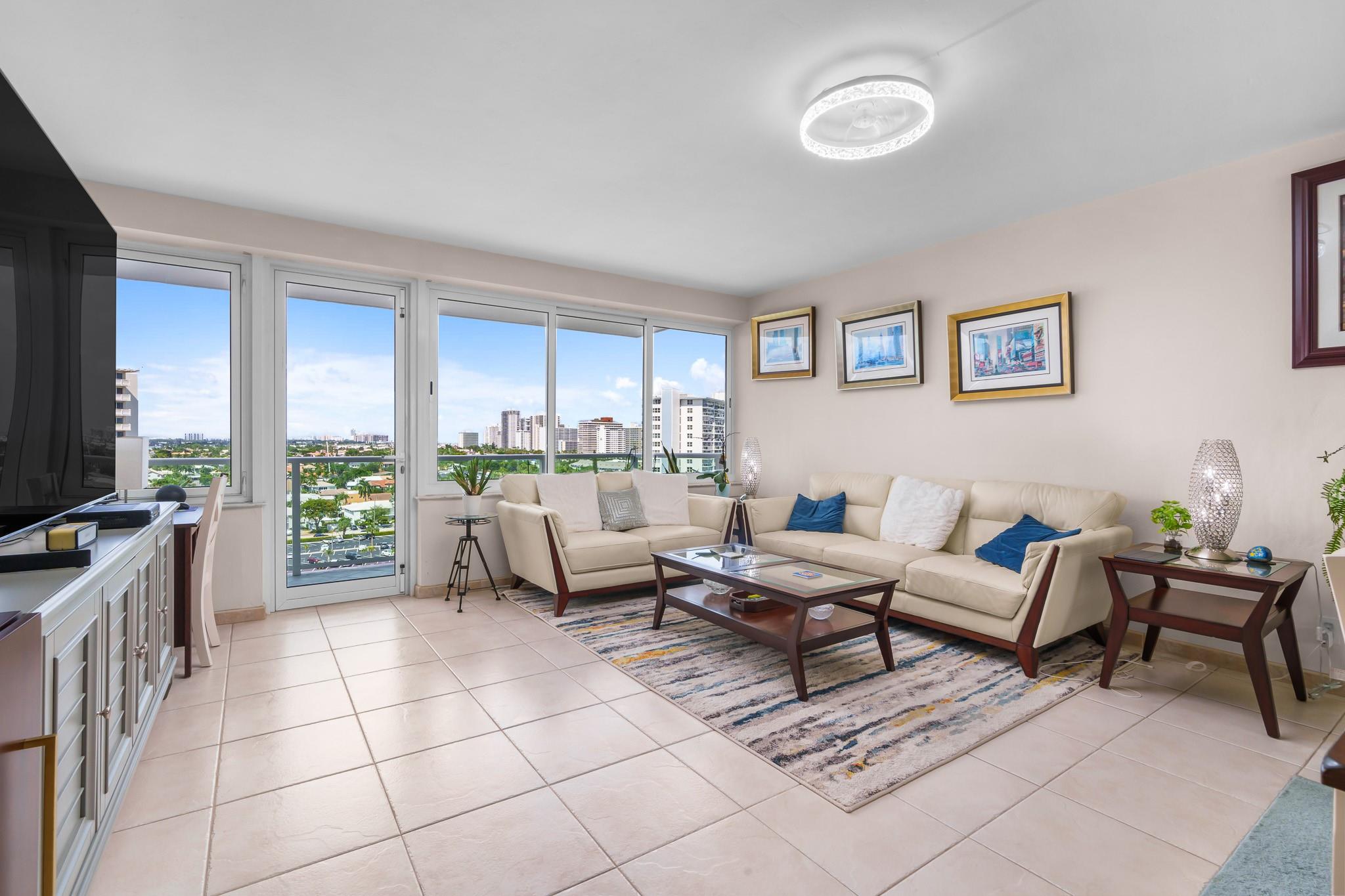3233 NE 34th St 1207