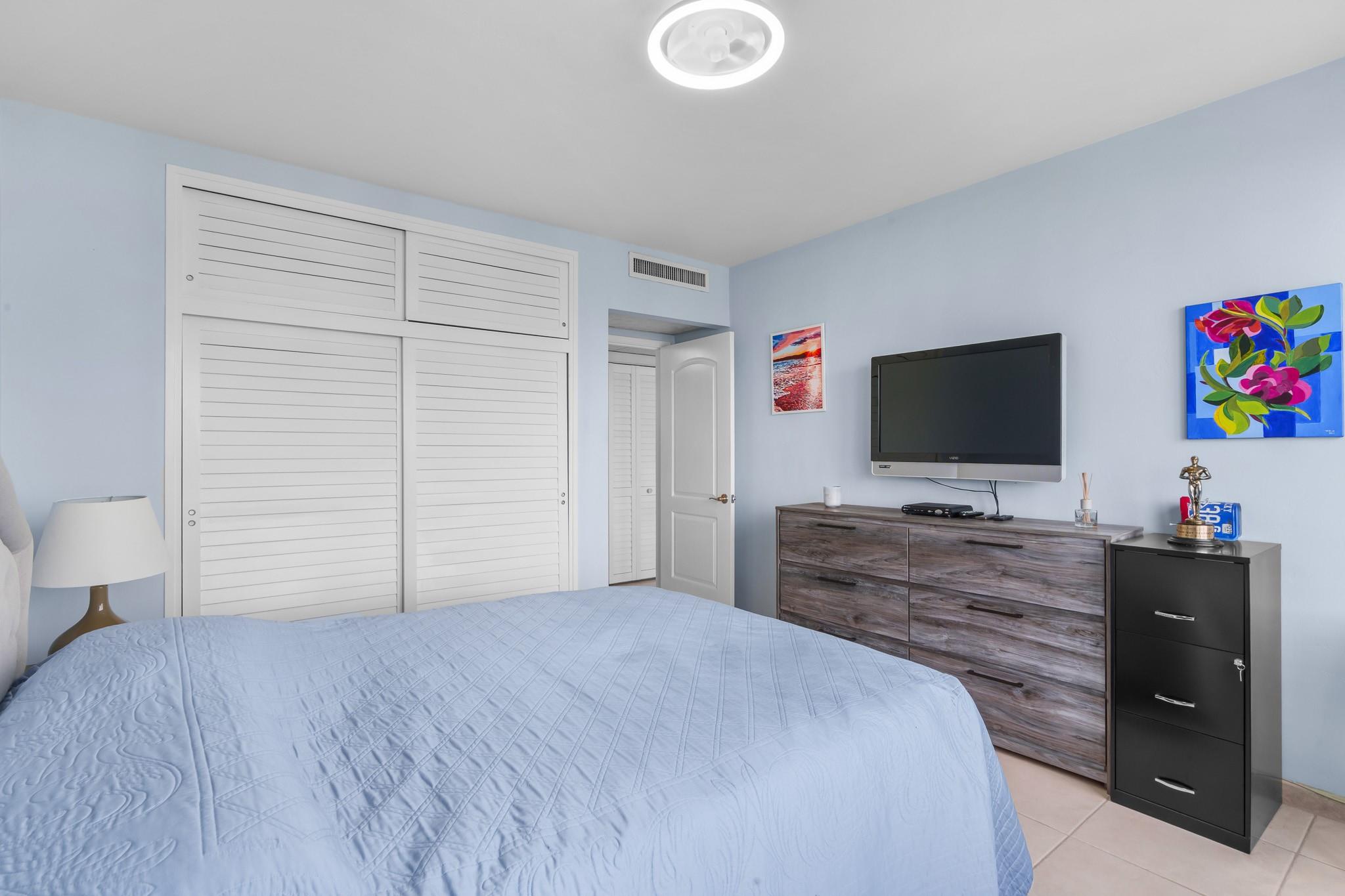 3233 NE 34th St 1207