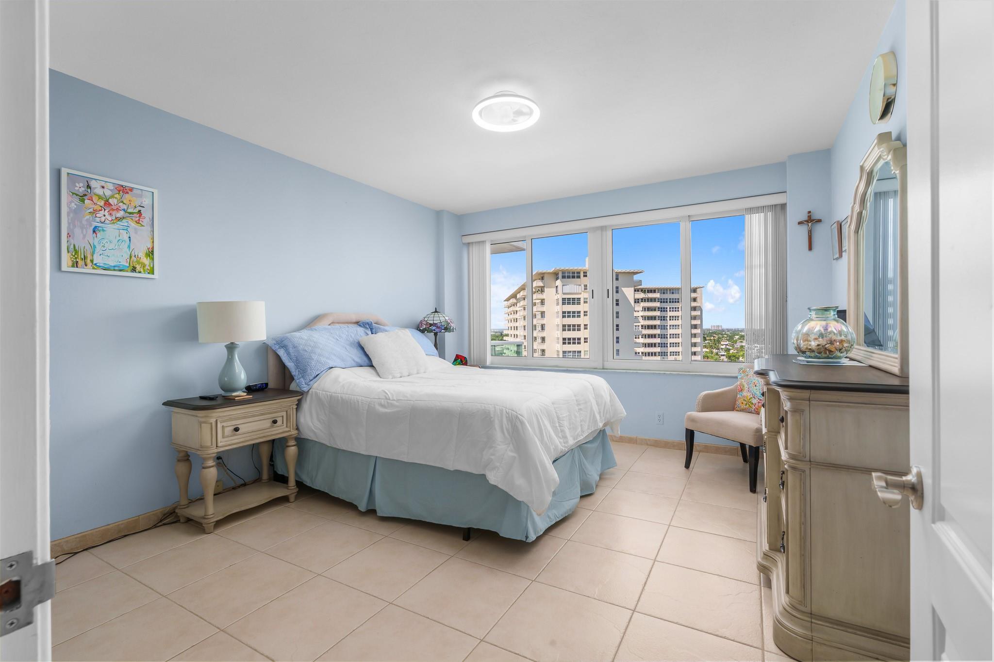 3233 NE 34th St 1207