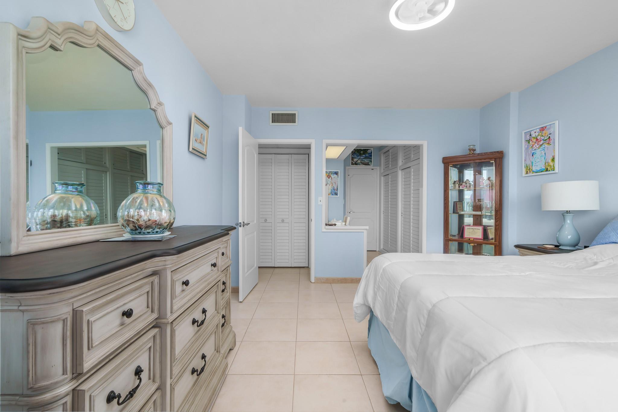 3233 NE 34th St 1207