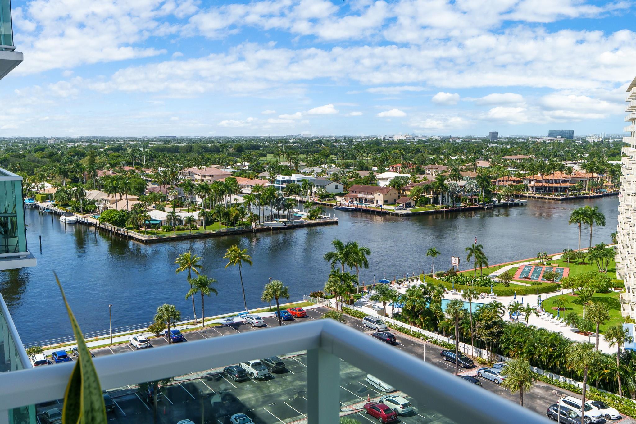 3233 NE 34th St 1207