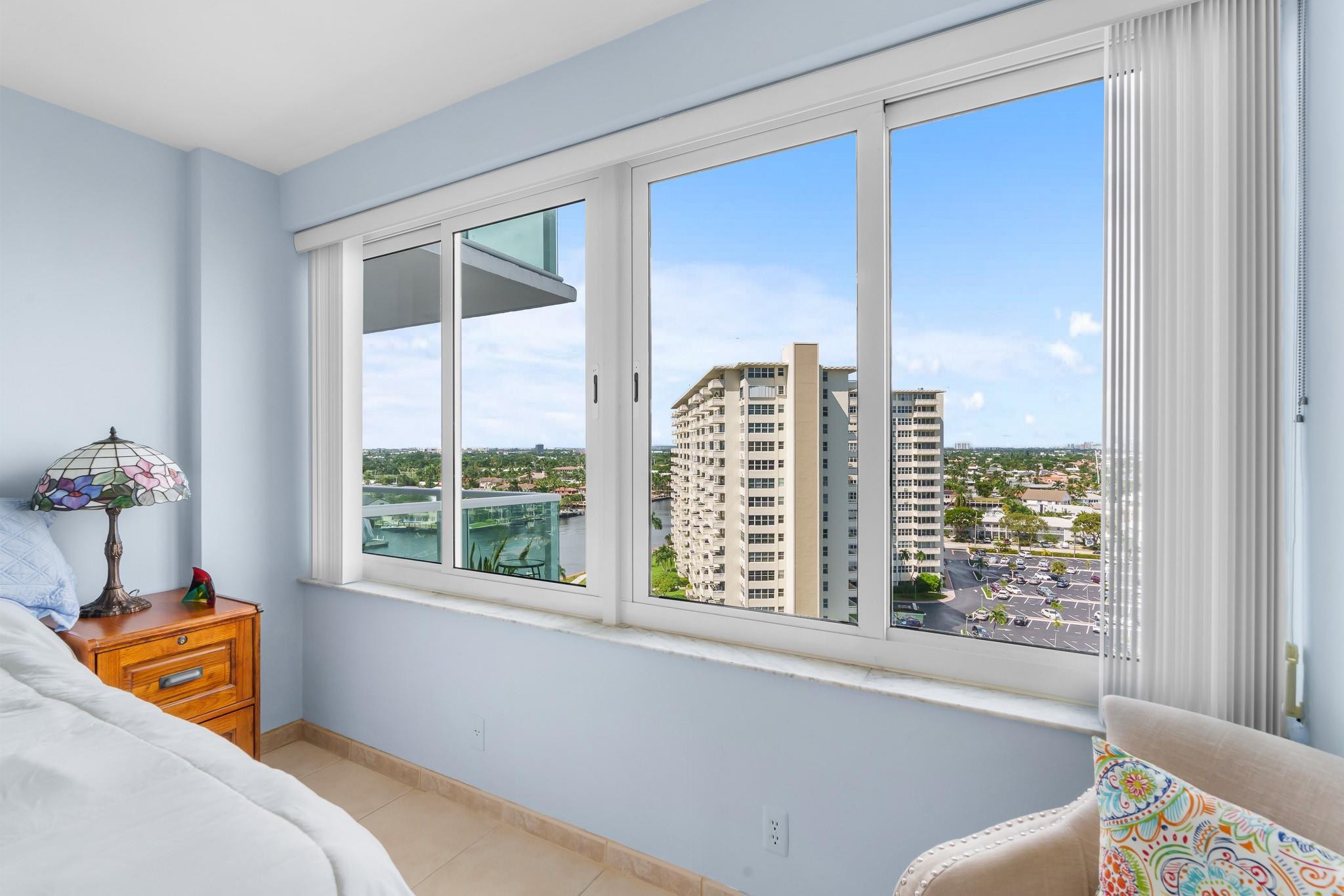 3233 NE 34th St 1207