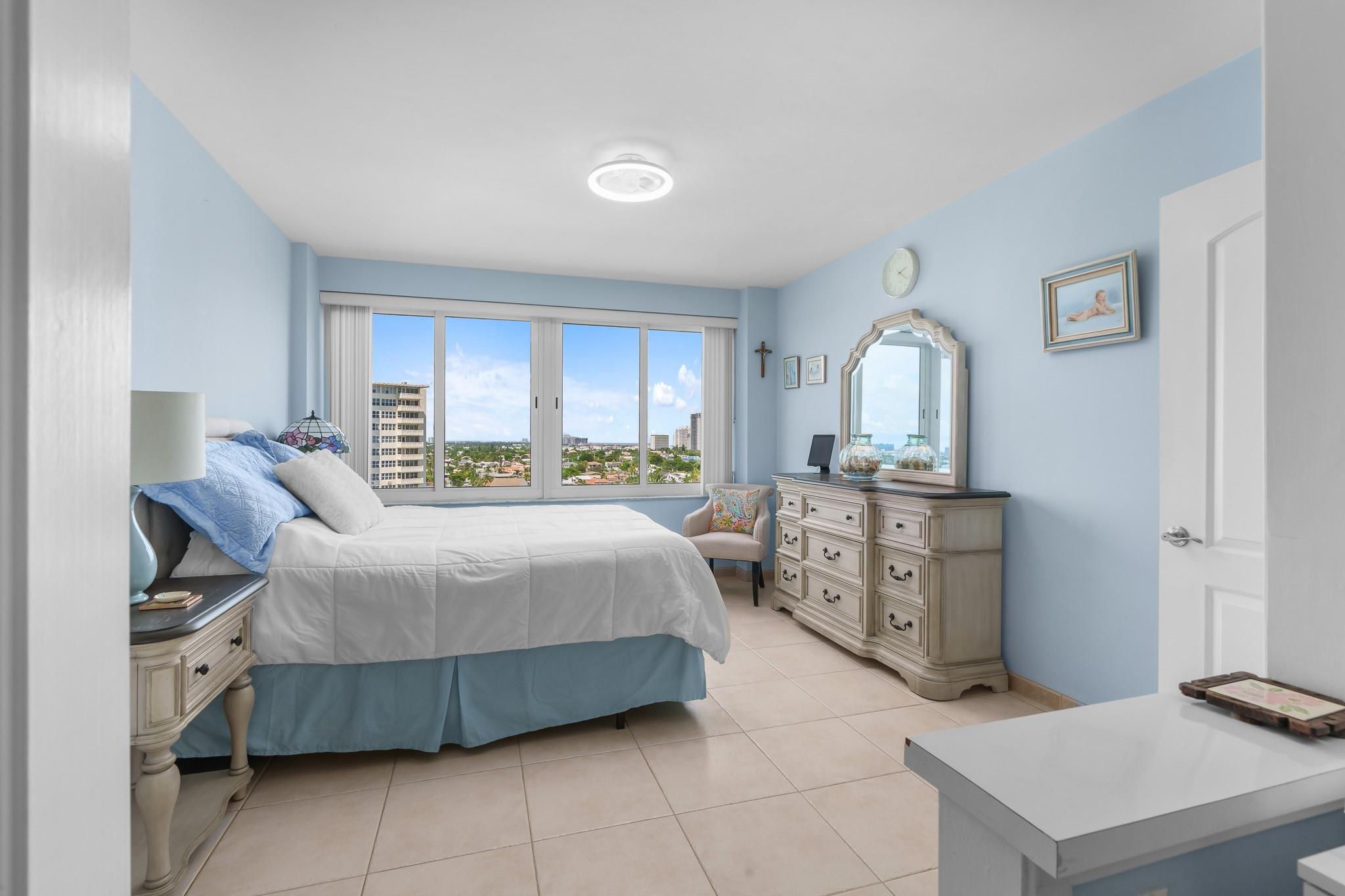 3233 NE 34th St 1207