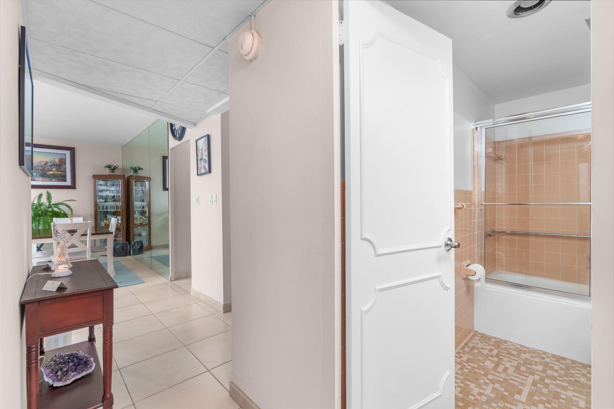 3233 NE 34th St 1207