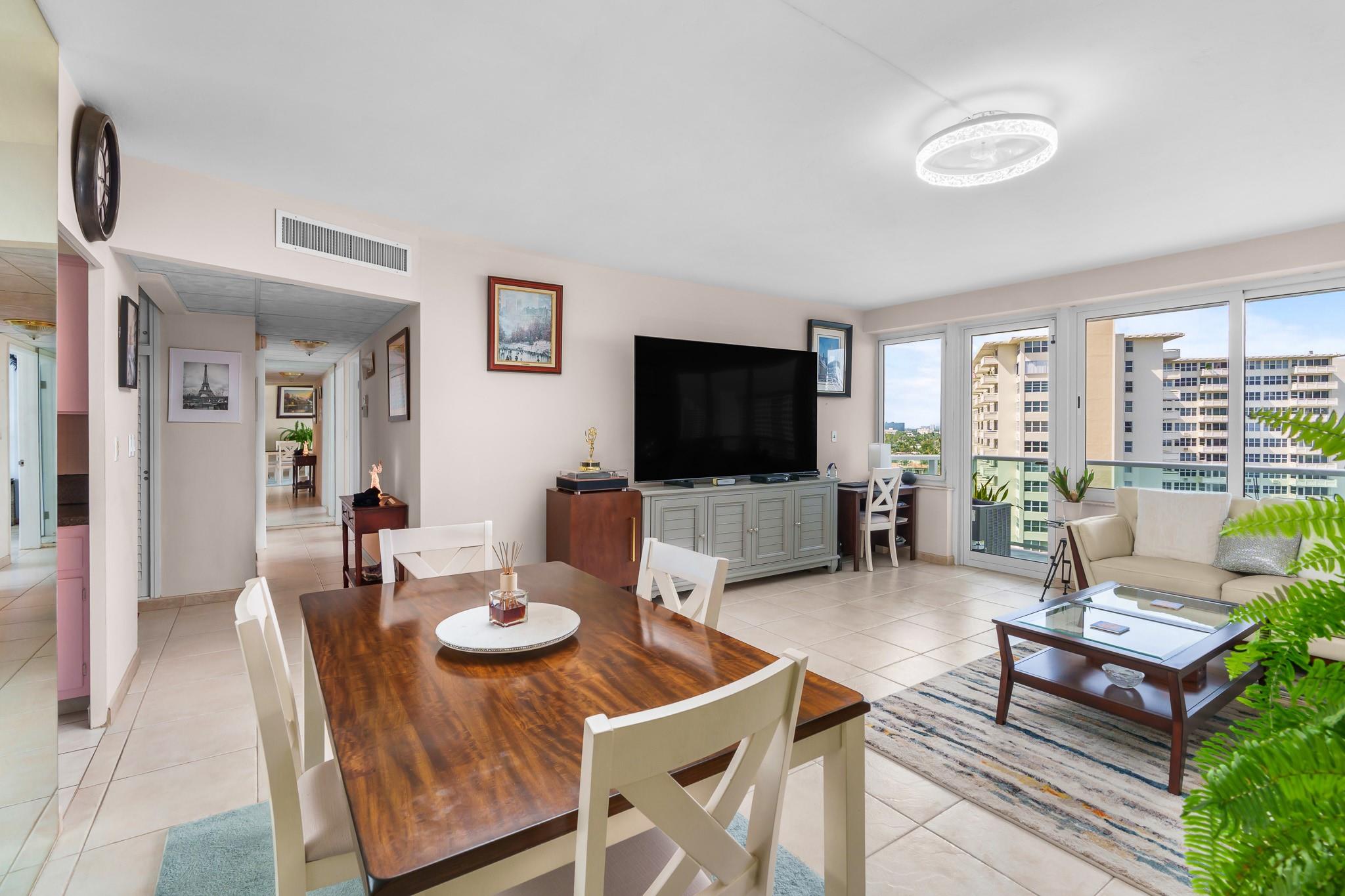3233 NE 34th St 1207
