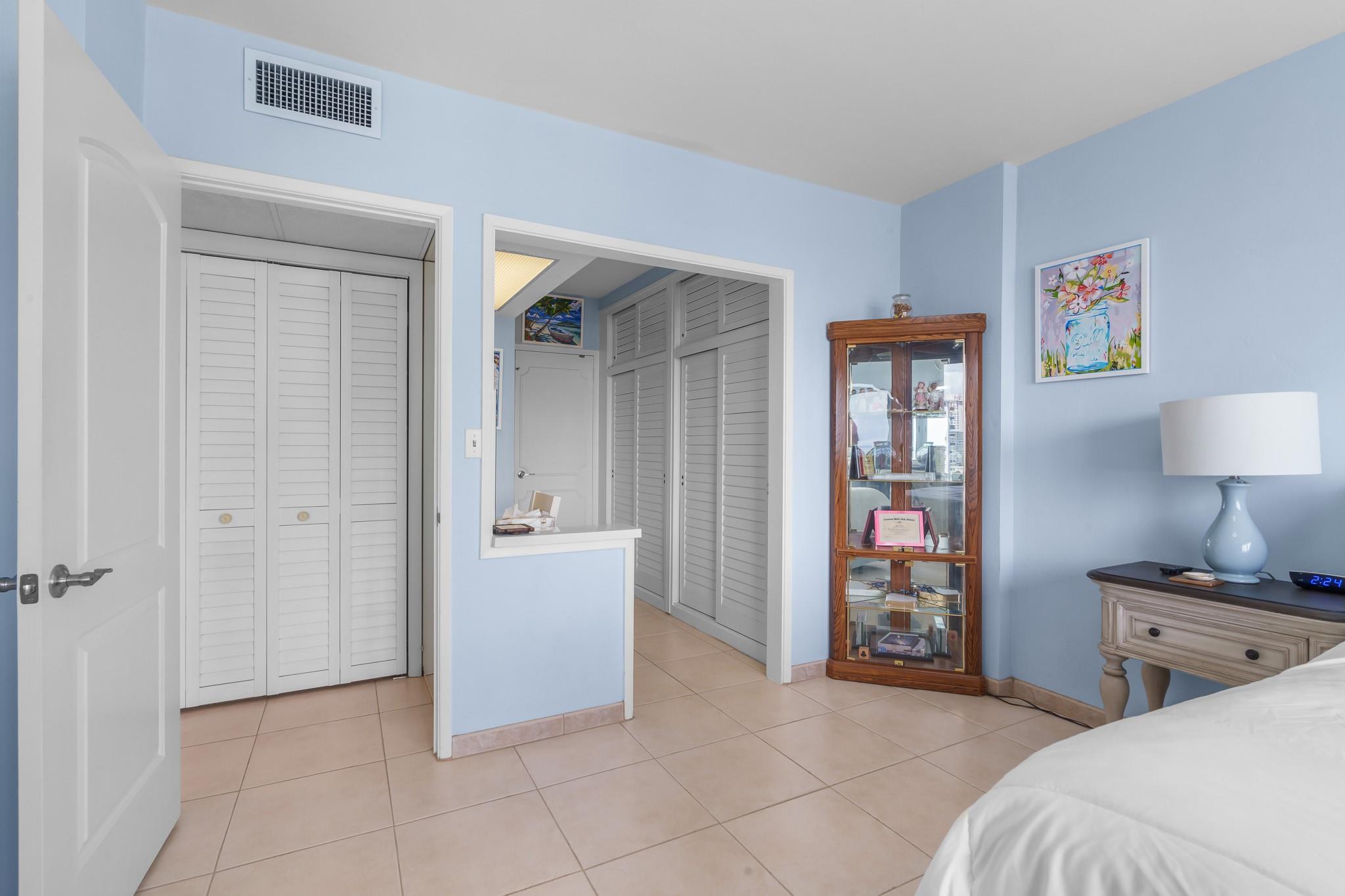 3233 NE 34th St 1207