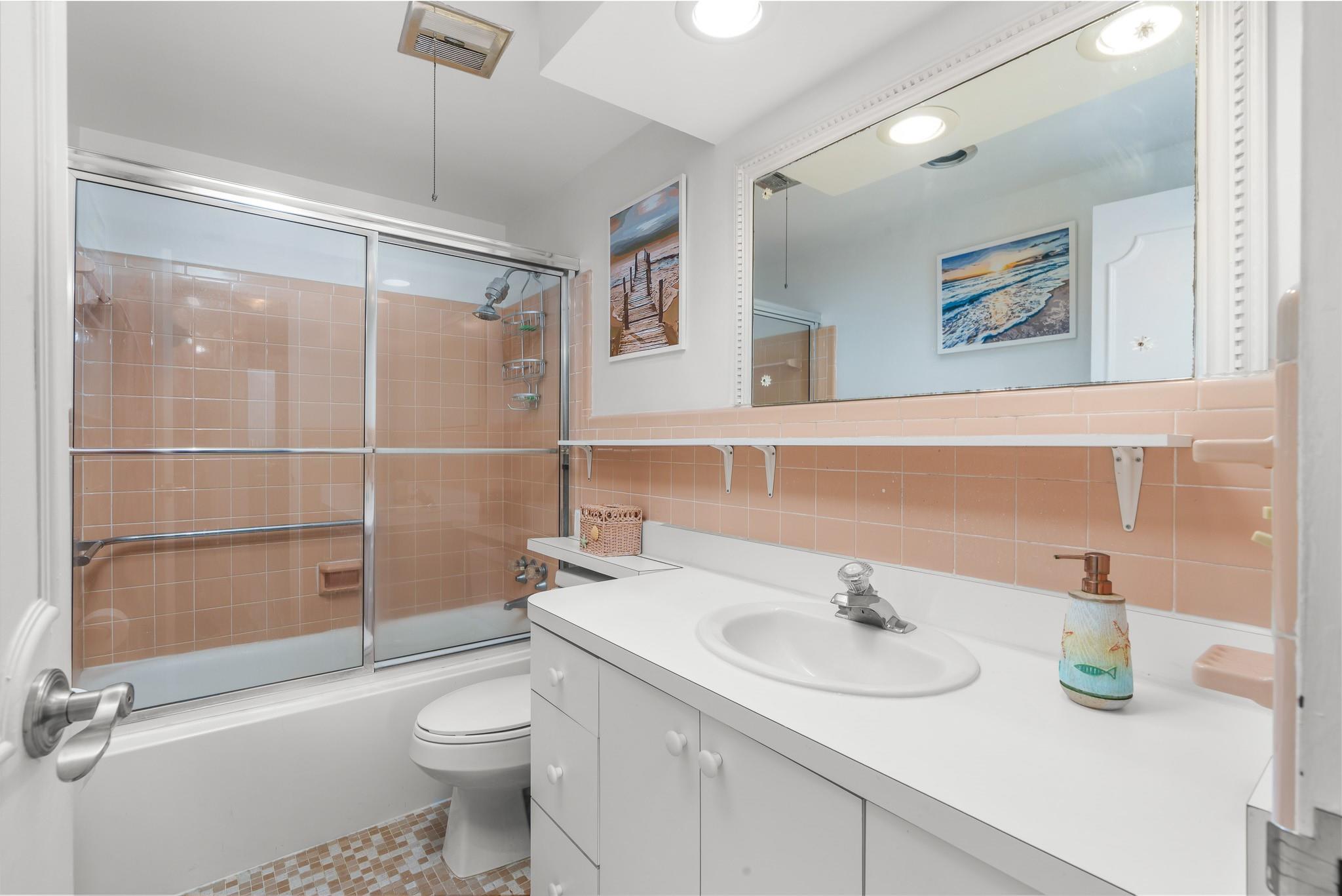 3233 NE 34th St 1207