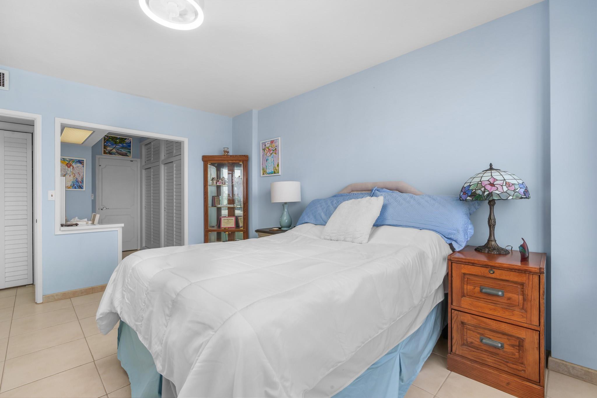 3233 NE 34th St 1207