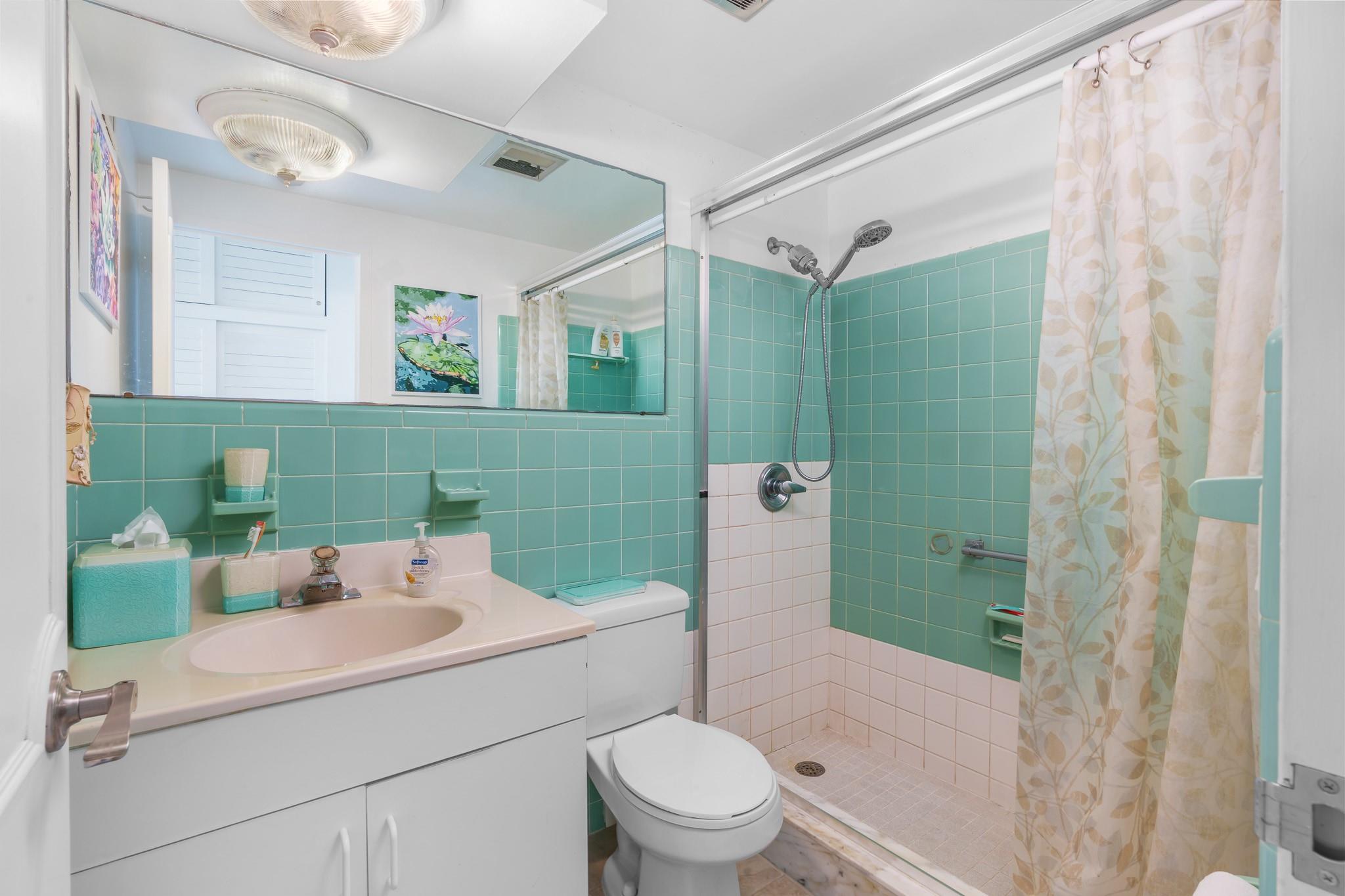 3233 NE 34th St 1207