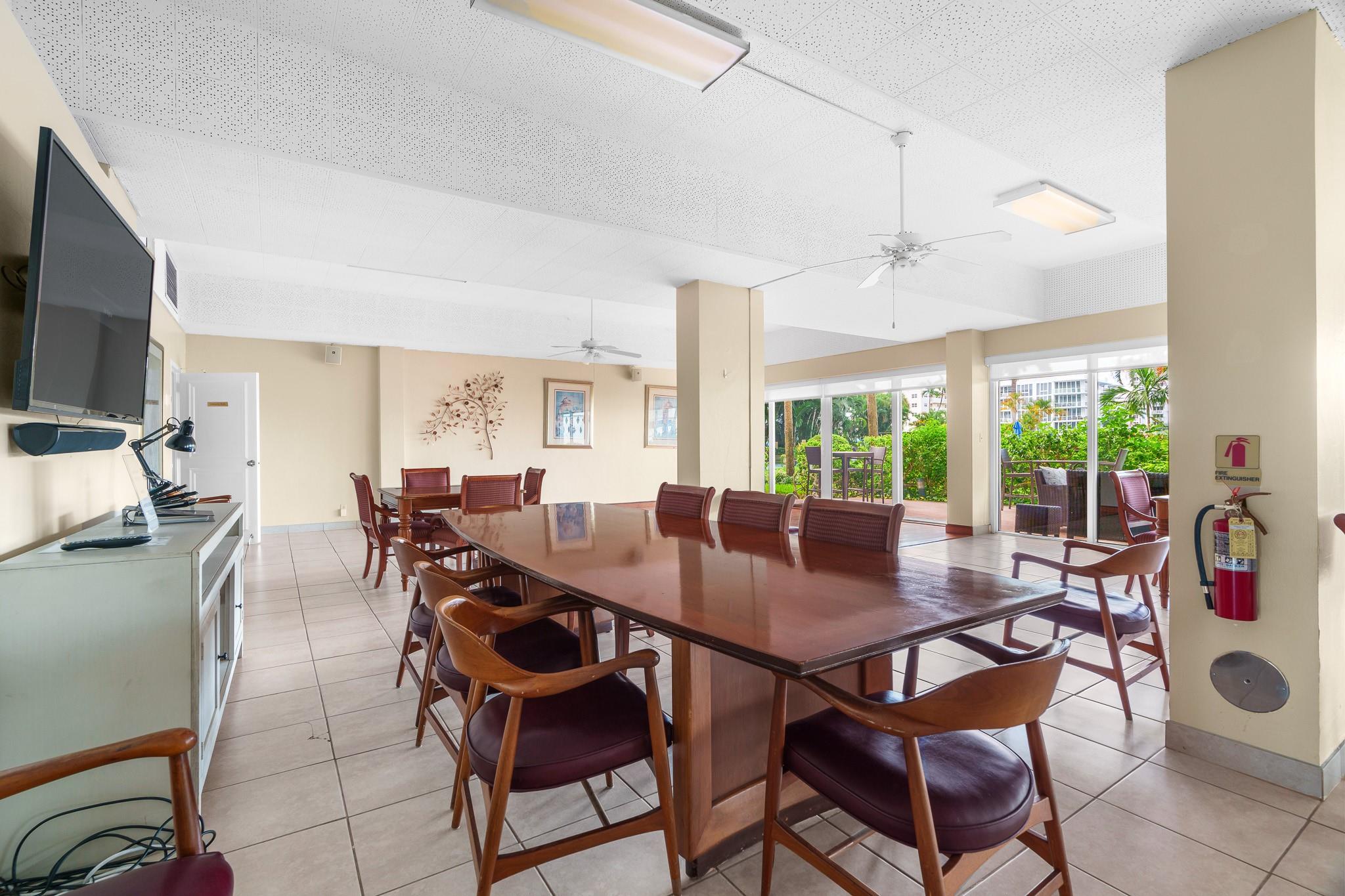 3233 NE 34th St 1207