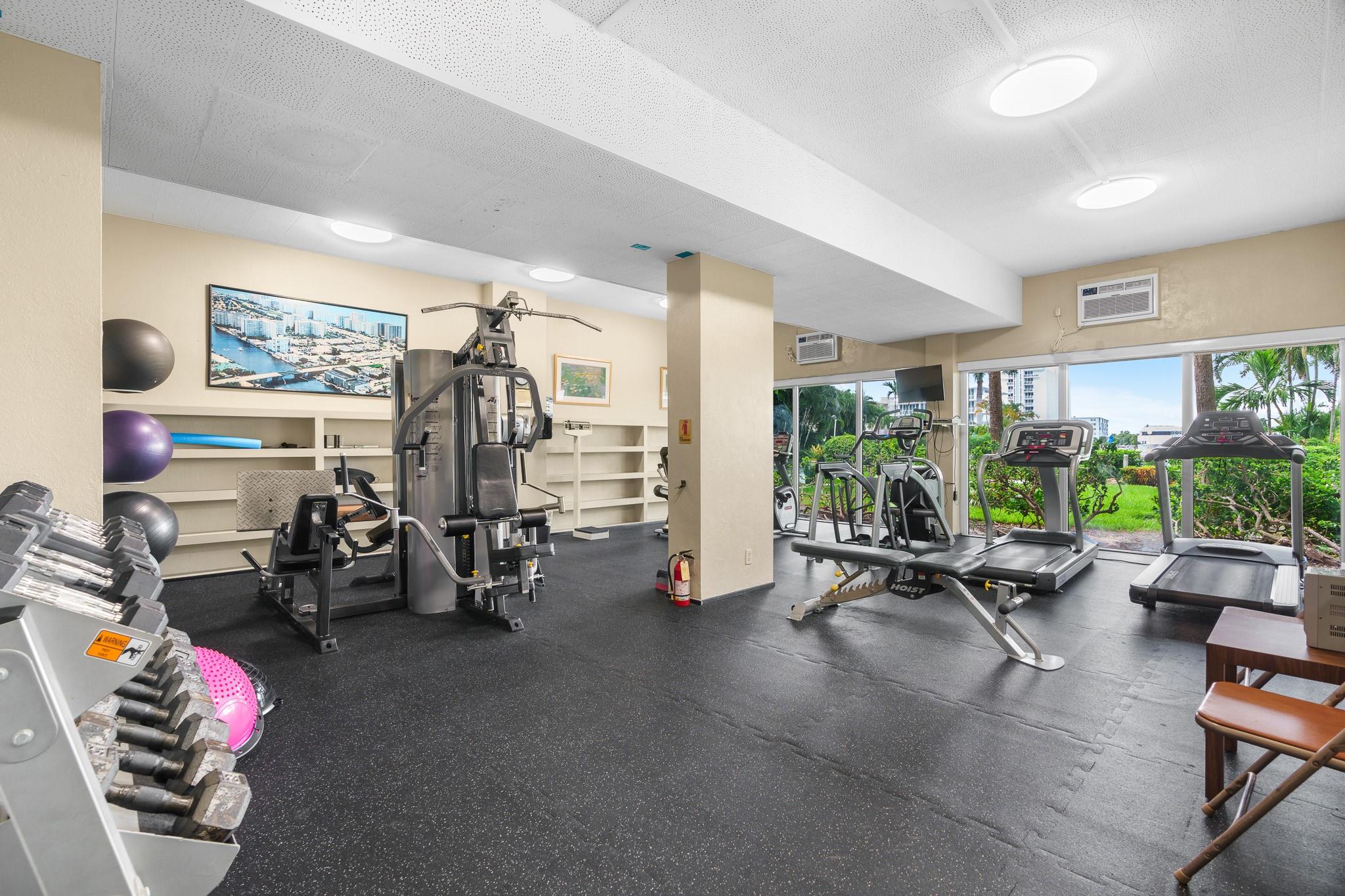3233 NE 34th St 1207