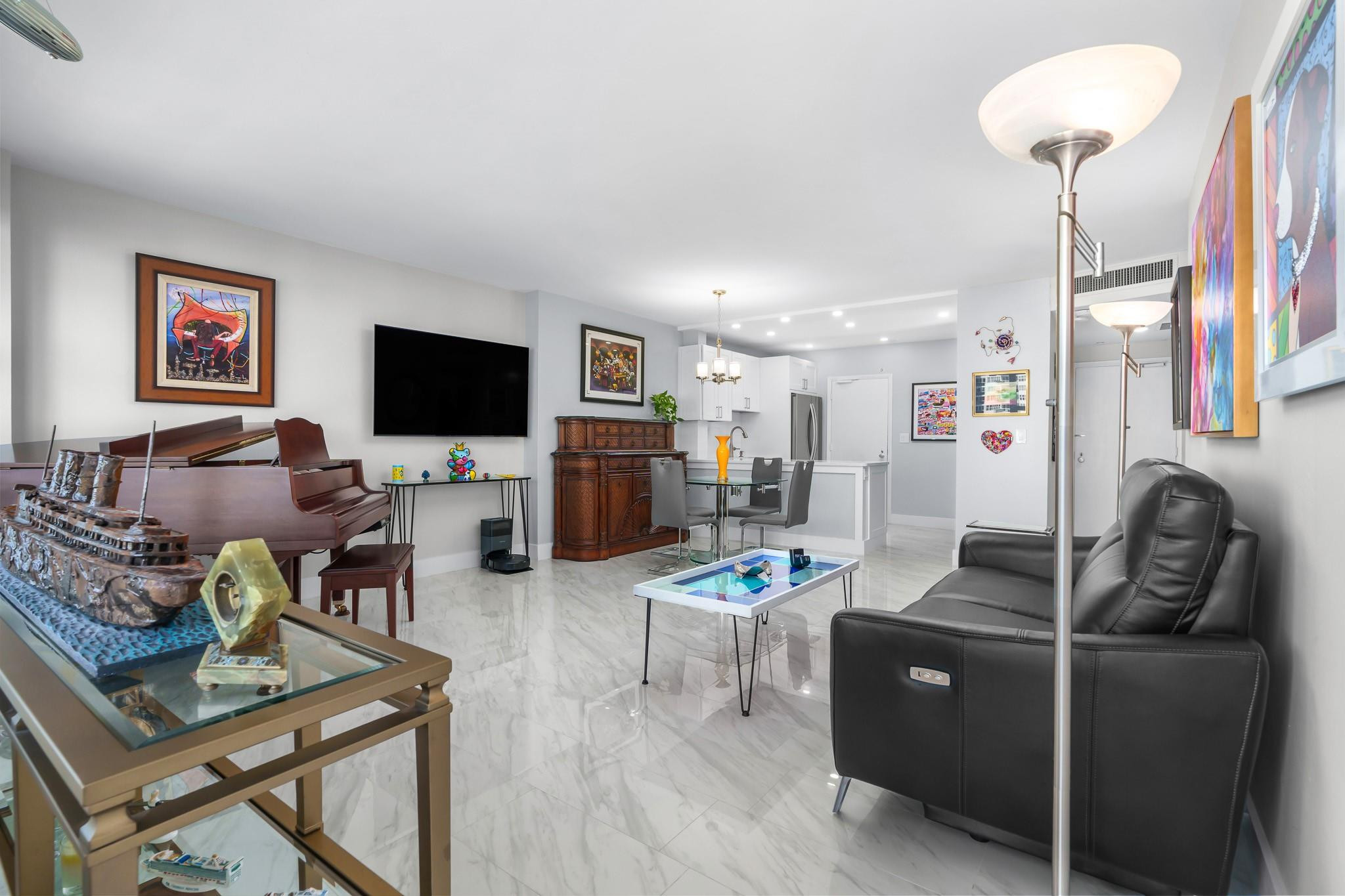 3333 NE 34th St 806