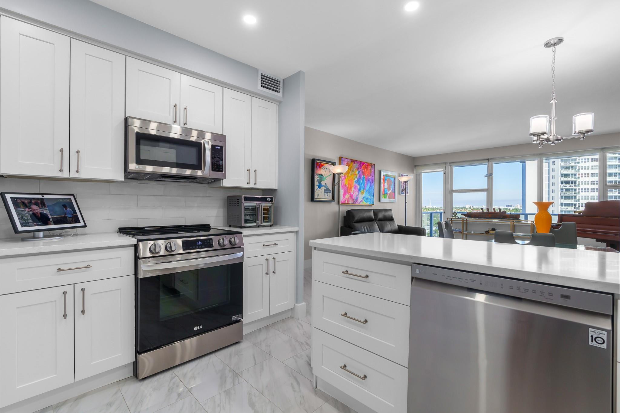 3333 NE 34th St 806