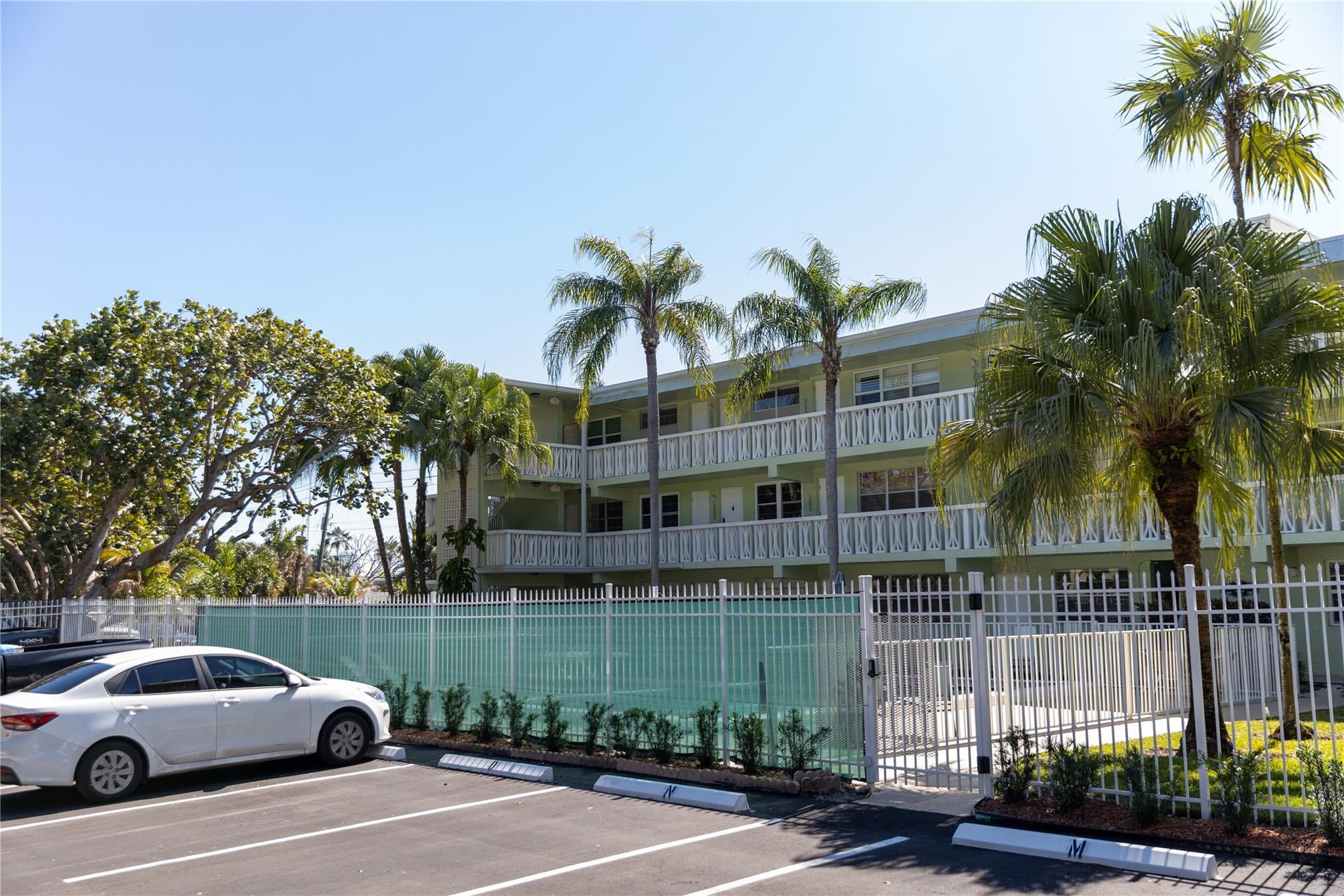 1900 NE 8th Court 201