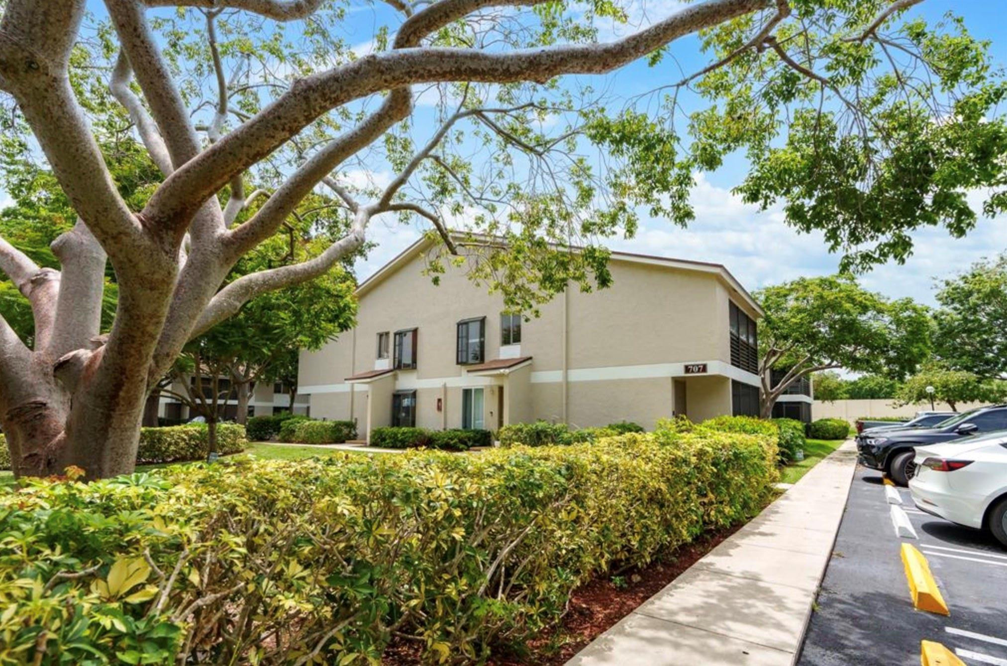 707 Gardens Drive 101