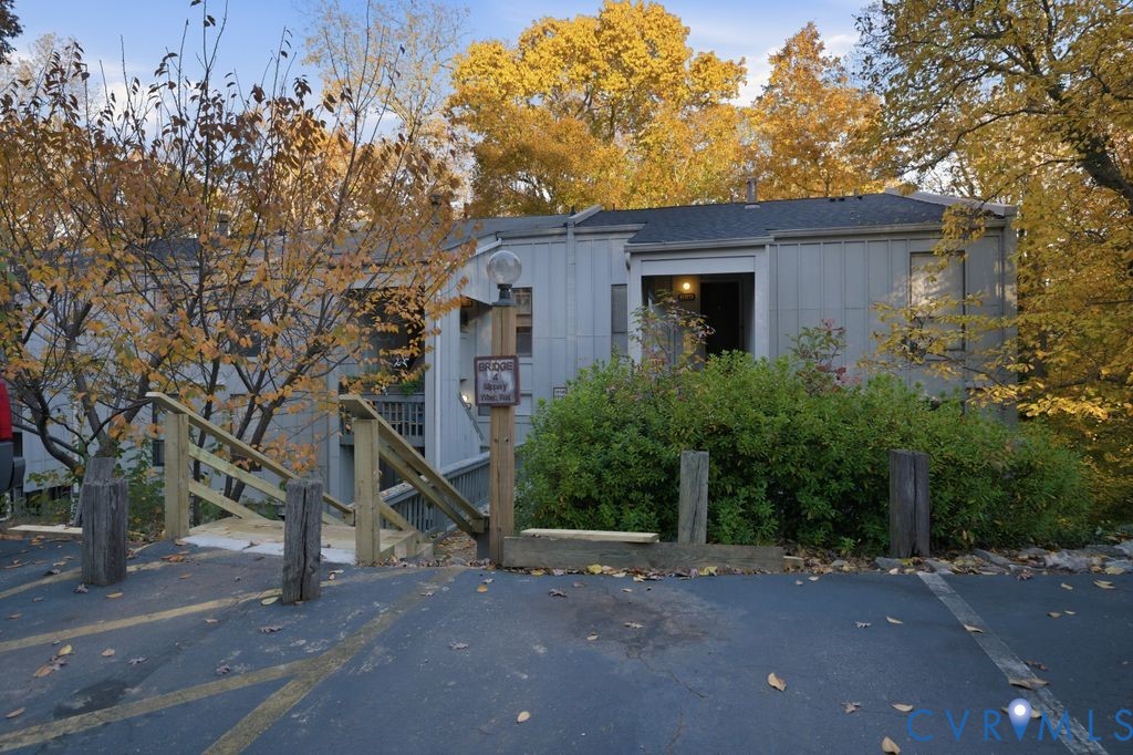 10136 Iron Mill Rd