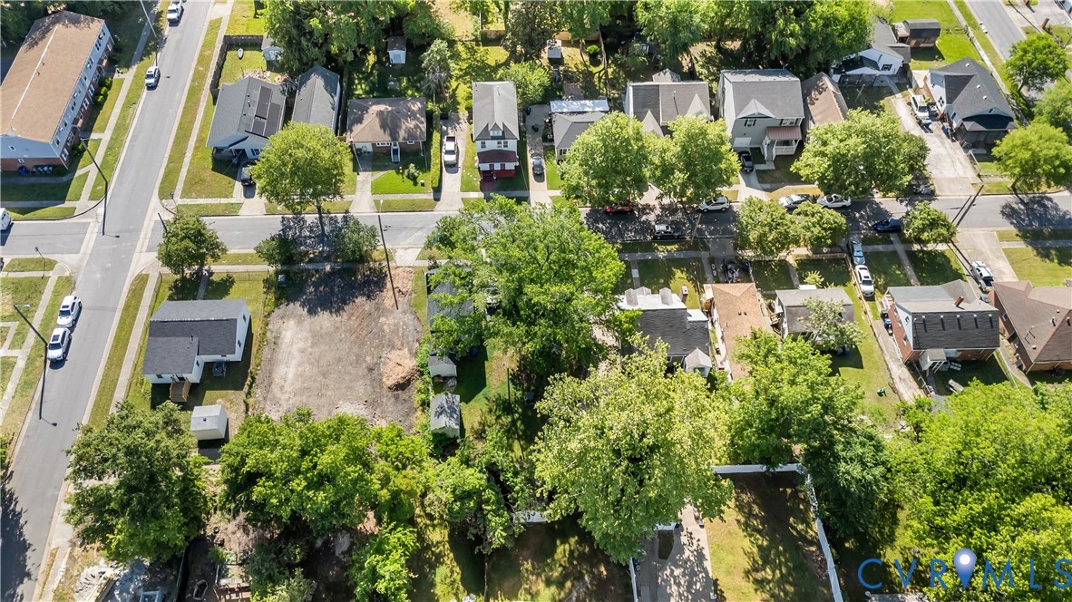 2323 Courtney Ave