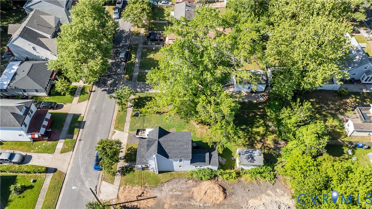 2323 Courtney Ave