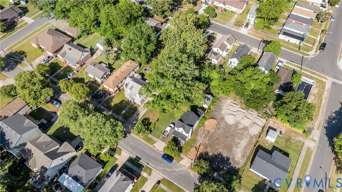2323 Courtney Ave